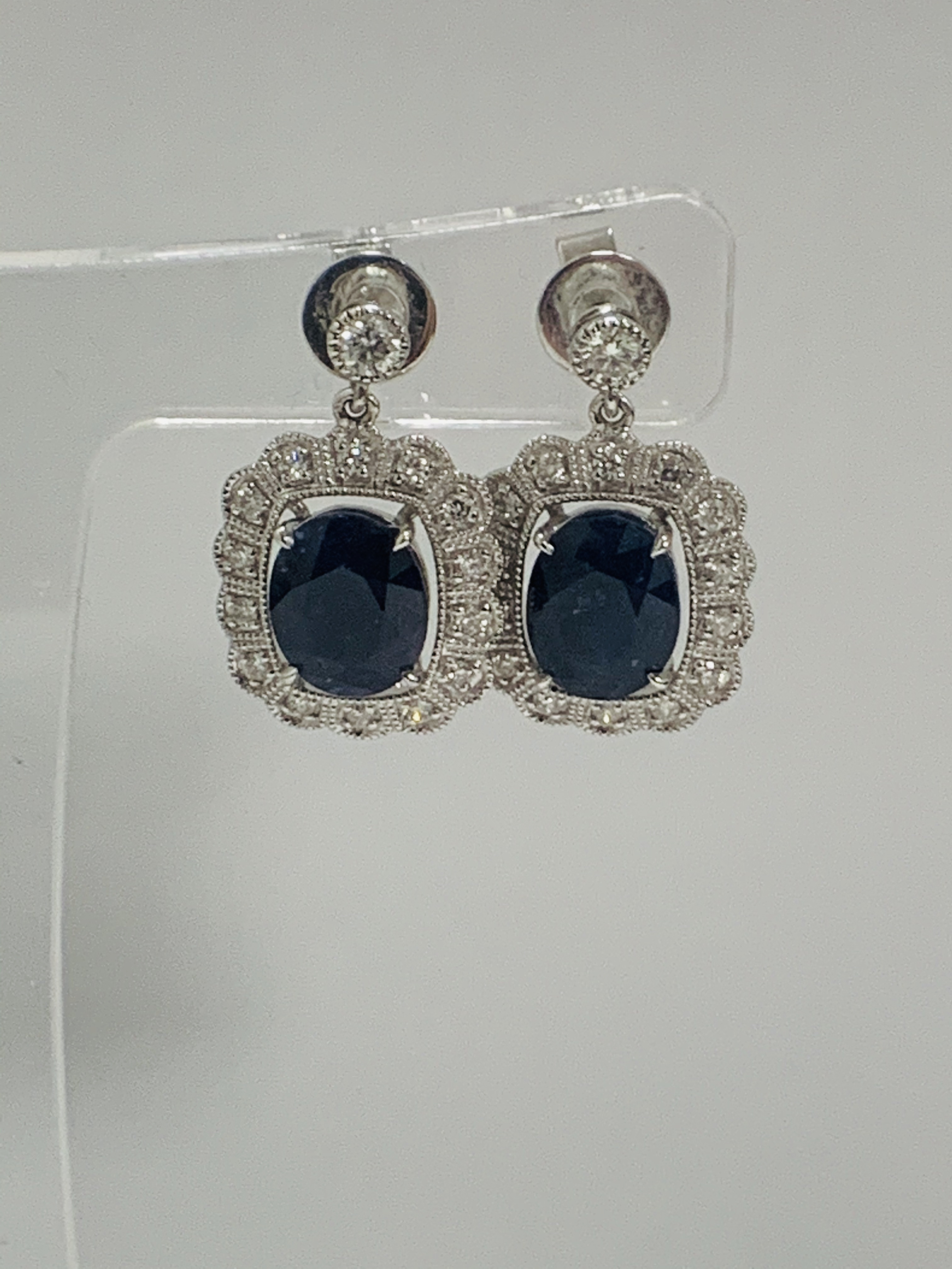 18ct White Gold Sapphire and Diamond earrings featiring, 2 oval cut, dark blue Kashmir Sapphires (4. - Image 7 of 12