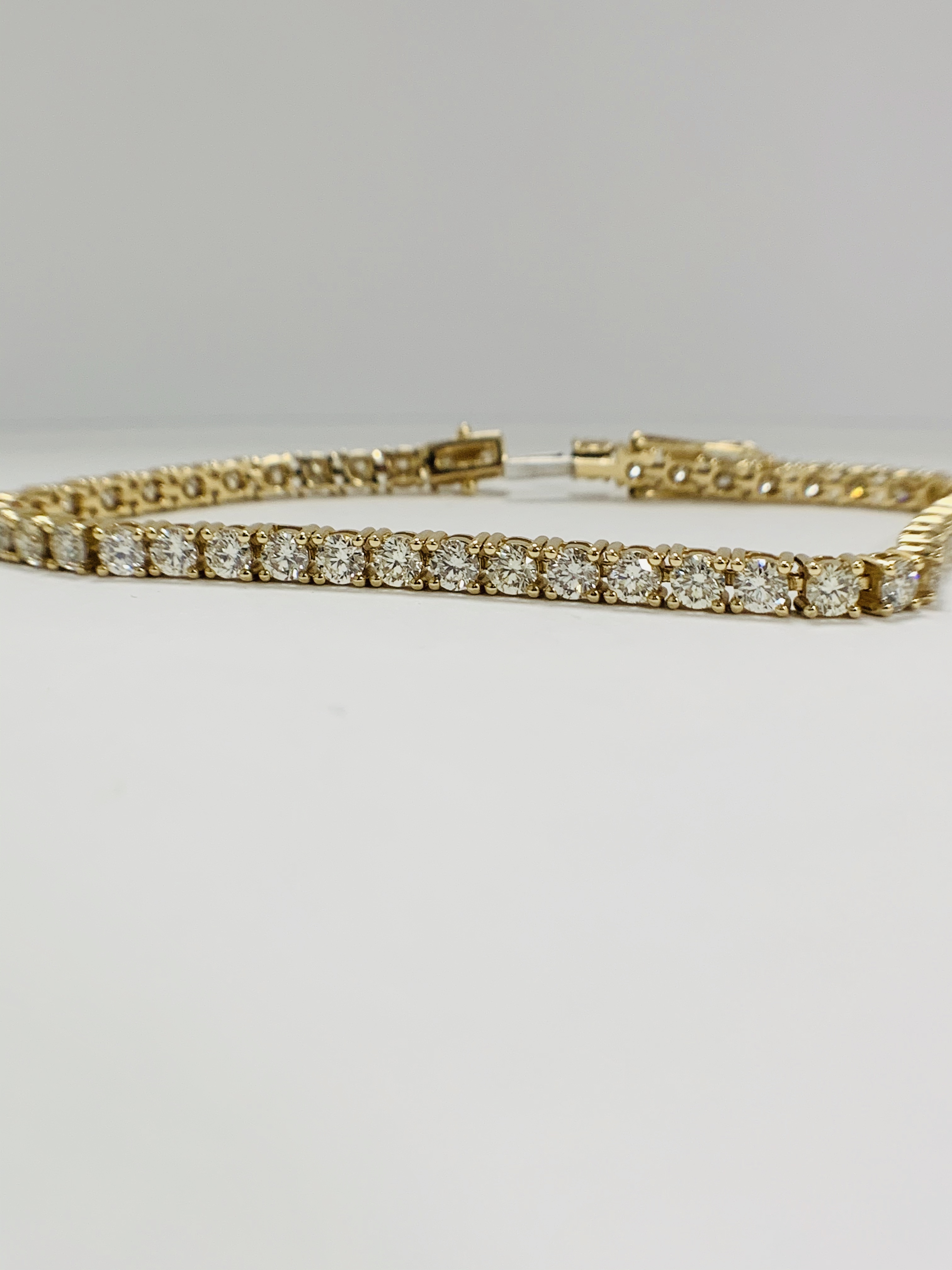 14ct Yellow Gold Diamond tennis bracelet featuring, 47 round brilliant cut Diamonds (4.92ct TDw), cl