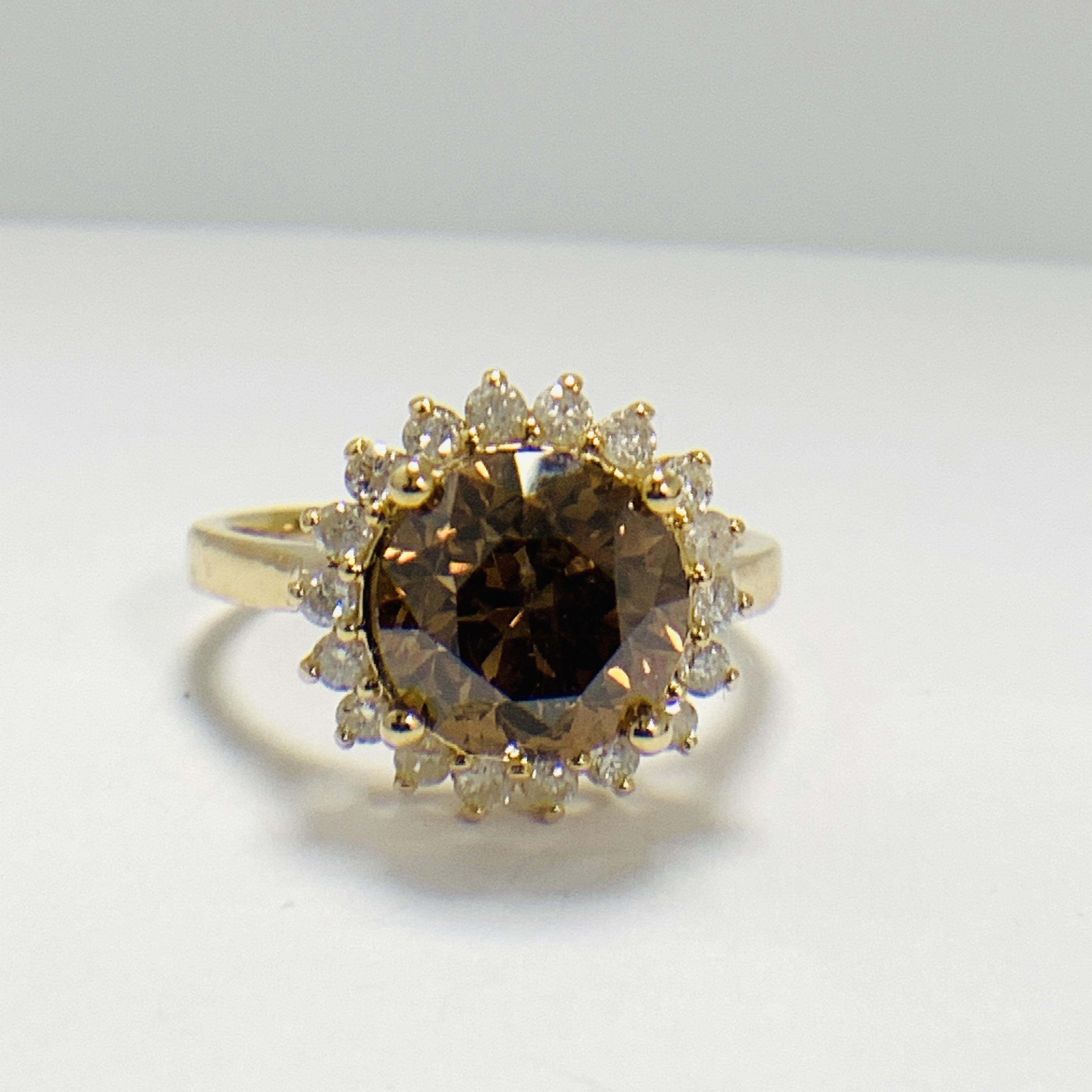 14ct Yellow Gold Diamond ring featuring centre, round brilliant cut, cognac Diamond (3.10ct), claw s - Image 7 of 11