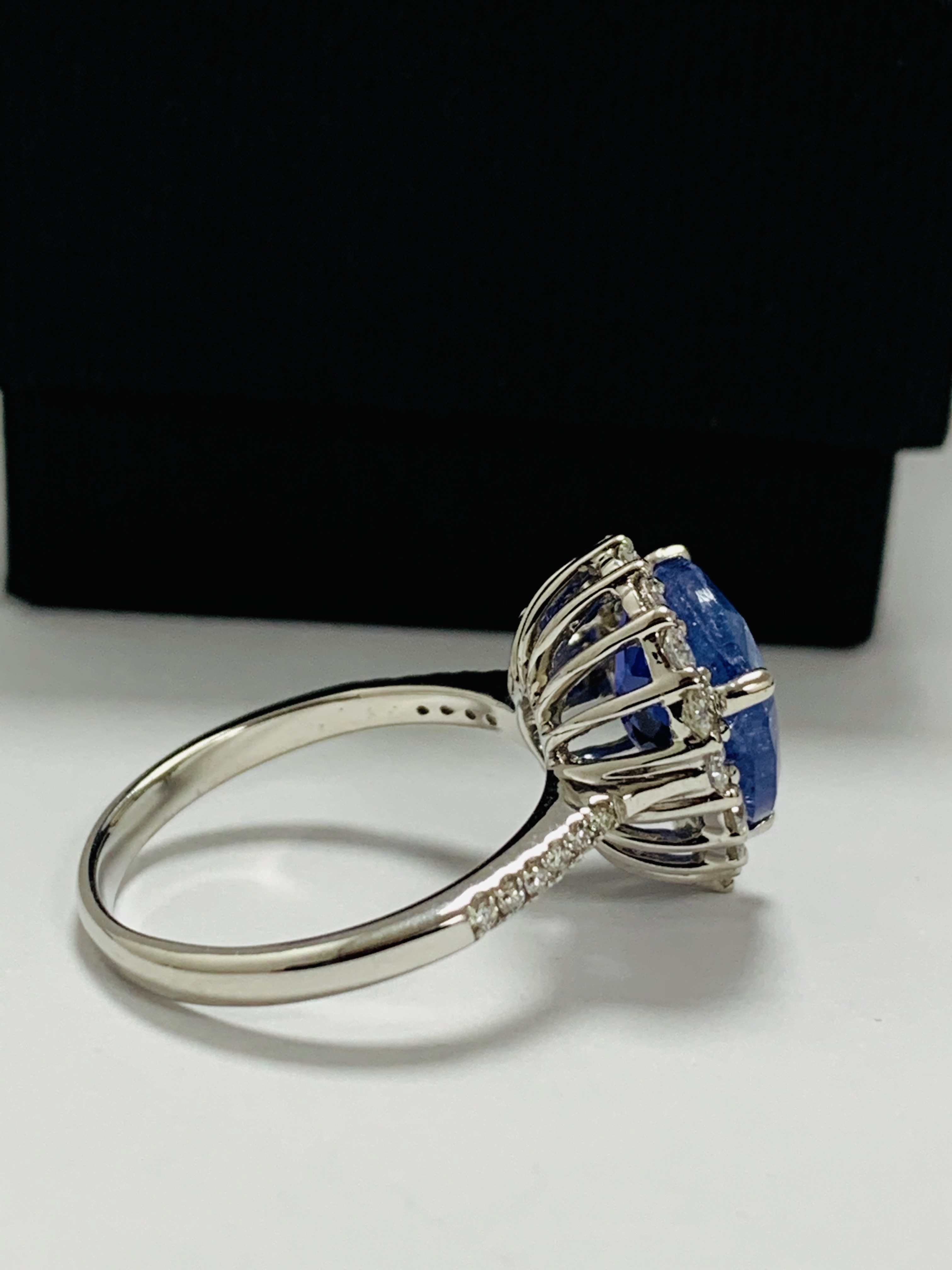 14ct White Gold Tanzanite and Diamond ring featuring, pear cut Tanzanite (4.17ct), claw set, with 28 - Image 6 of 13