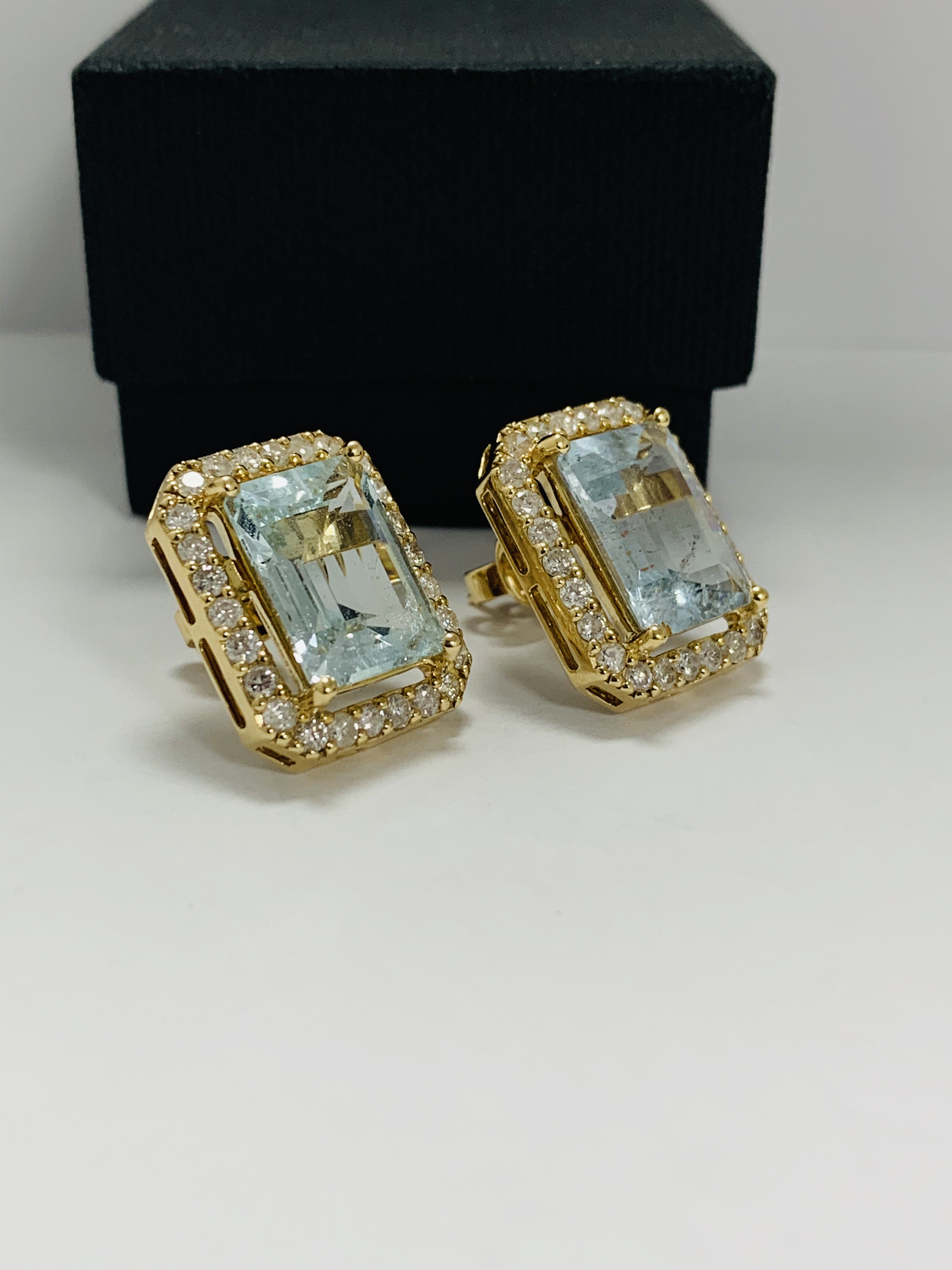 14ct Yellow Gold Aqumarine and Diamond stud earrings featuring, 2 emerald cut Aquamarines (13.00ct T - Image 7 of 12