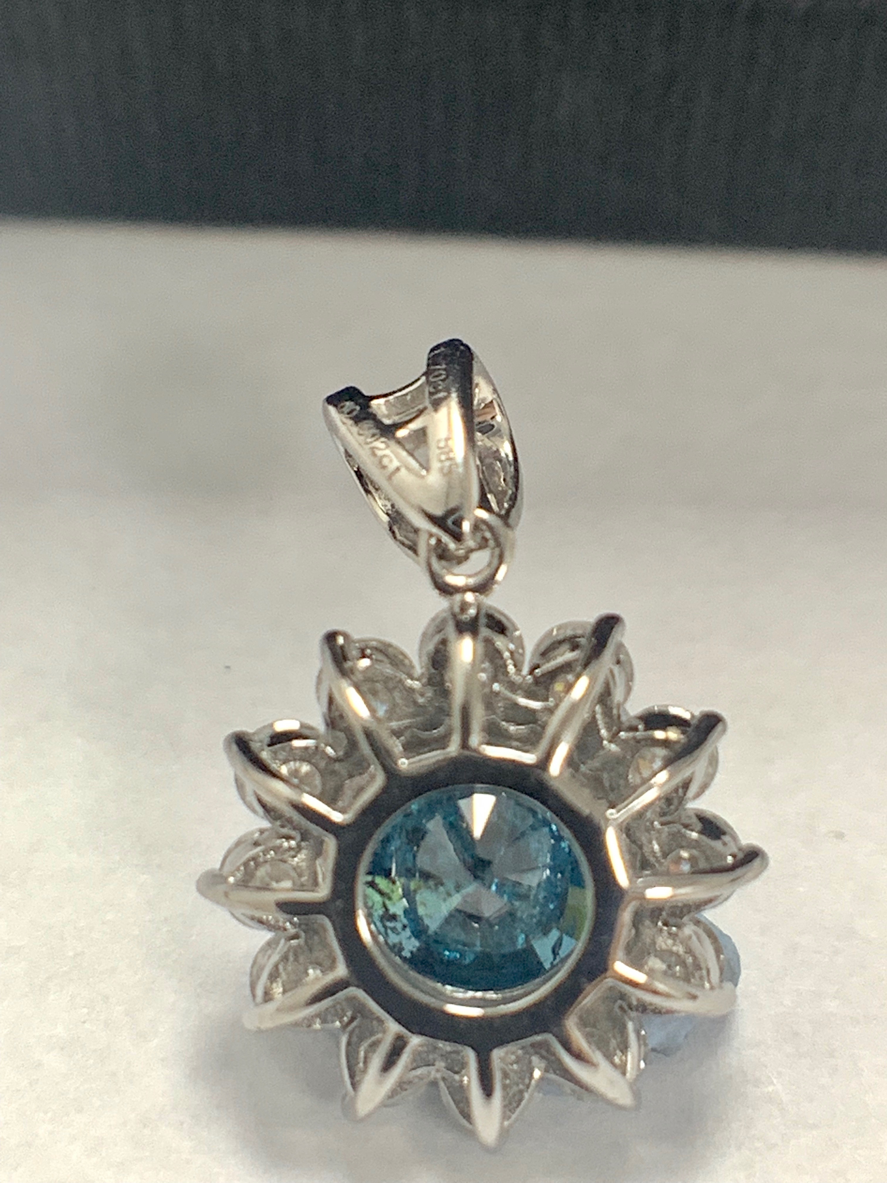 14ct White Gold Diamond pendant featuring centre, round brilliant cut, blue Diamond (1.70ct) - Image 6 of 9