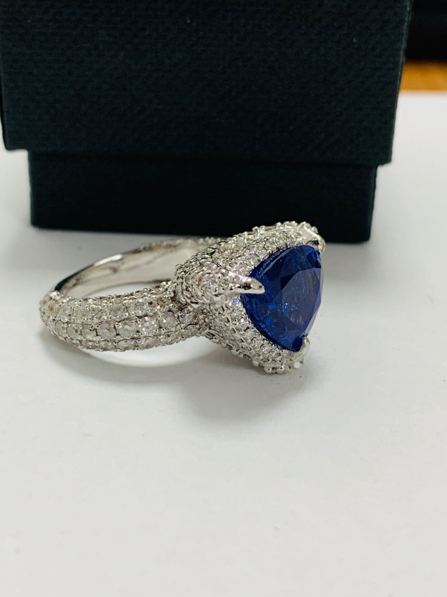 platinum tanzanite ring - Image 9 of 13