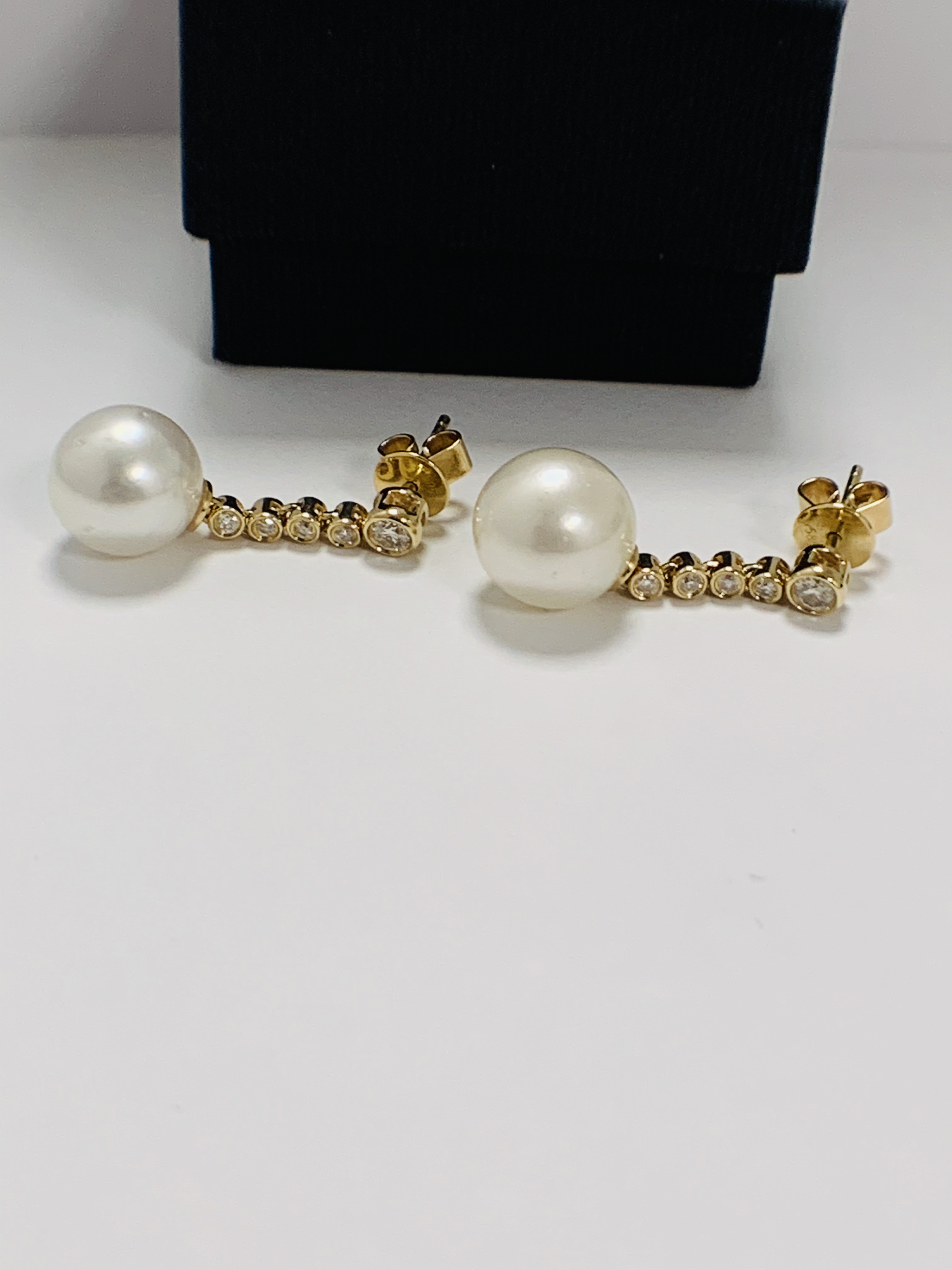 14ct Yellow Gold Pearl and Diamond earrings featuring, 2 white Pearls, with 8 round brilliant cut Di - Image 4 of 16