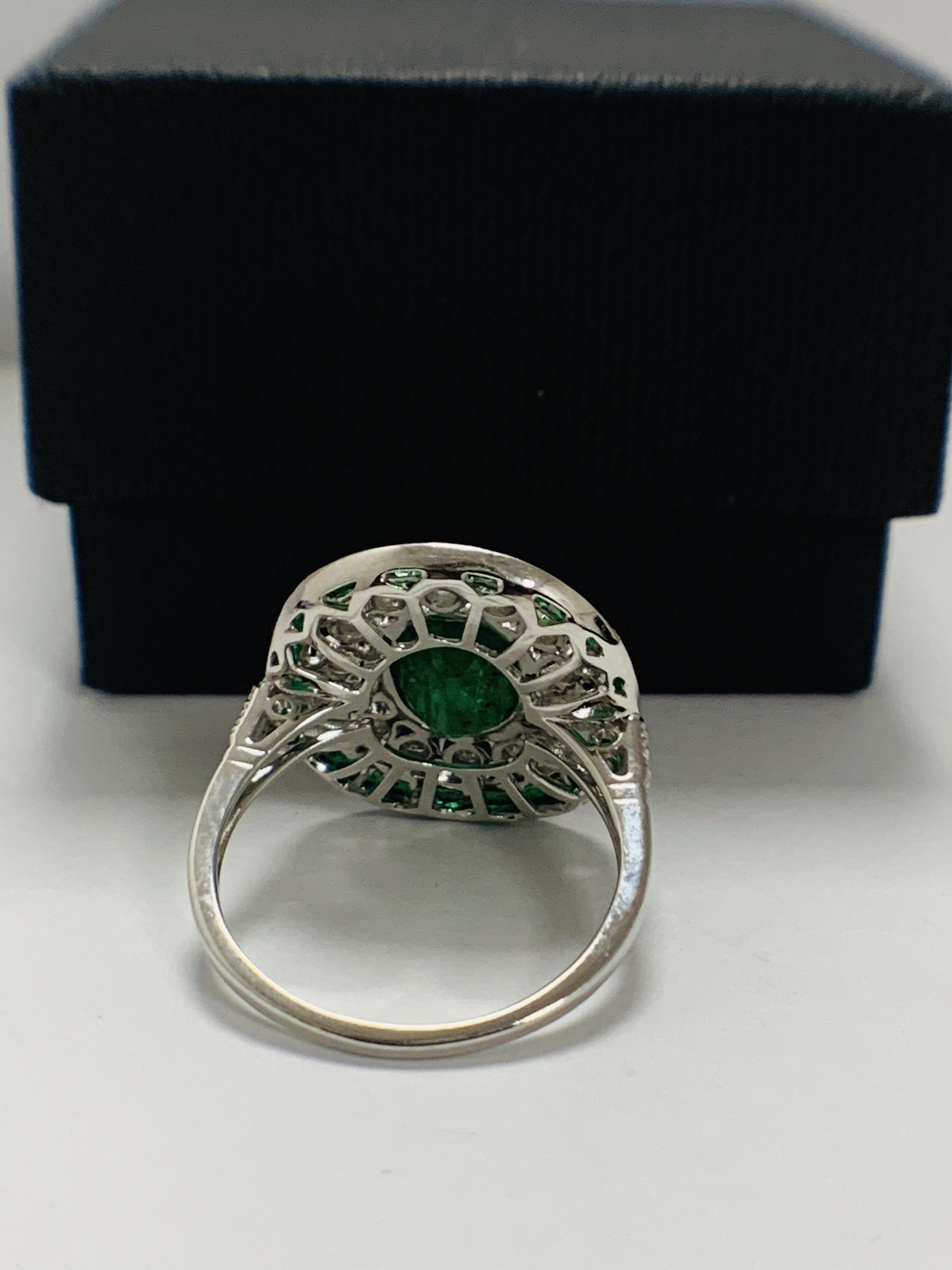 18ct White Gold Emerald and Diamond ring featuring centre, oval cut, green Emerald (2.06ct), claw se - Image 6 of 11