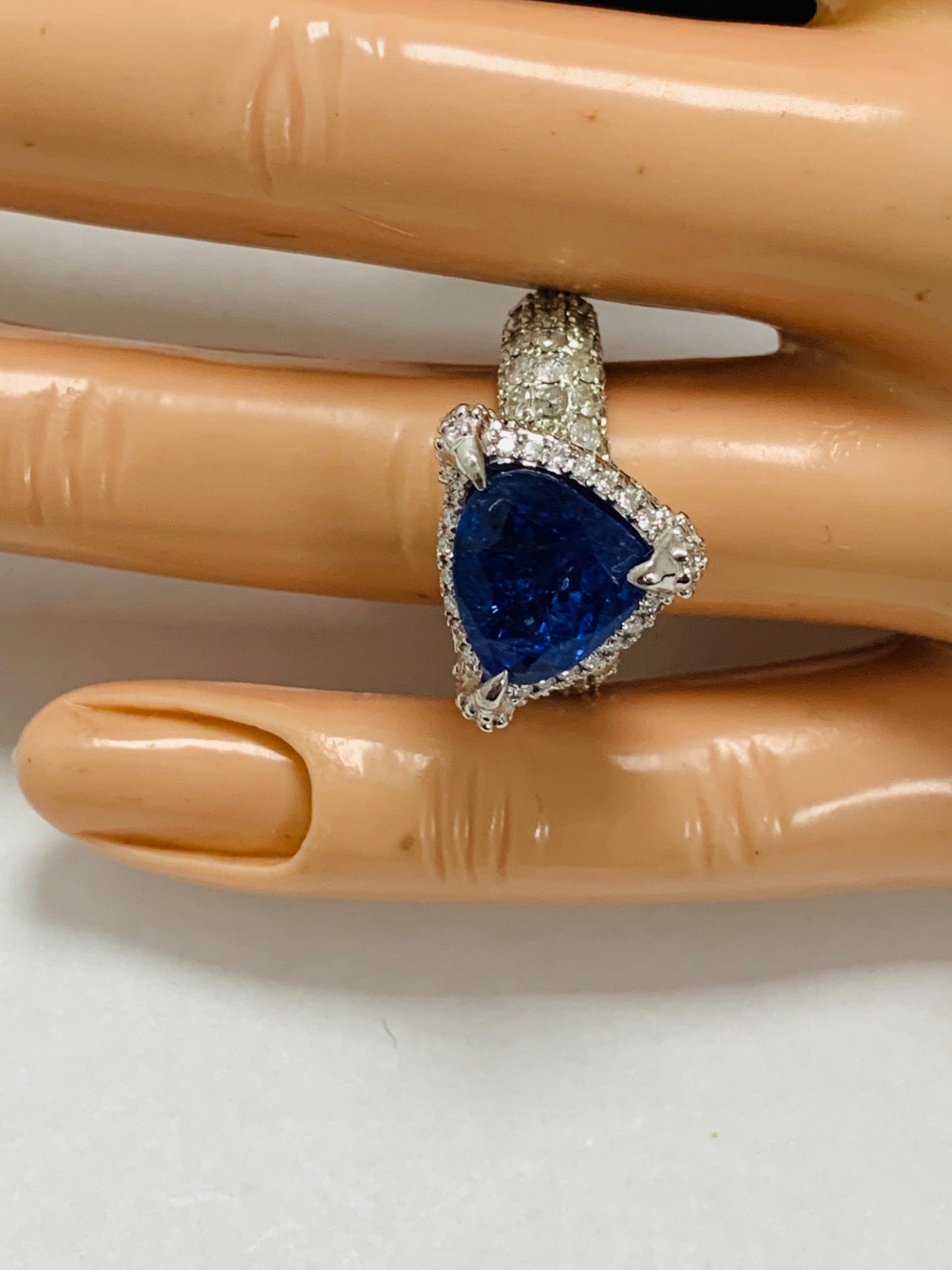 platinum tanzanite ring - Image 12 of 13