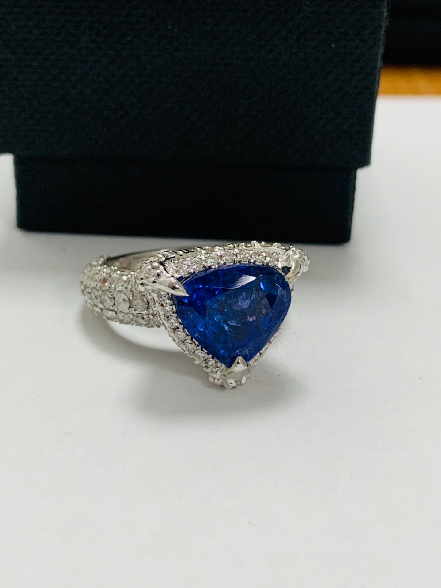 platinum tanzanite ring - Image 10 of 13