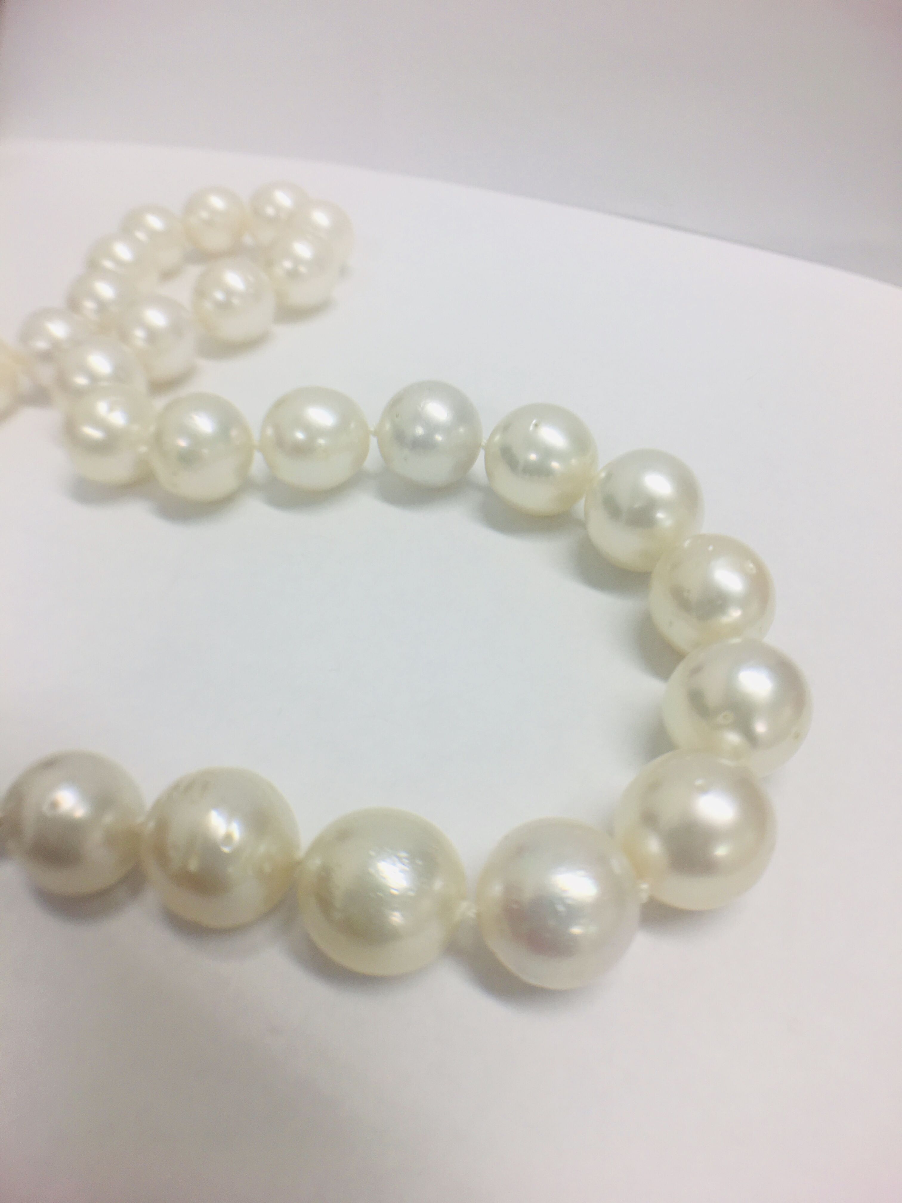 strand 35 south sea pearls with 14ct white gold filagree style ball - Image 5 of 9