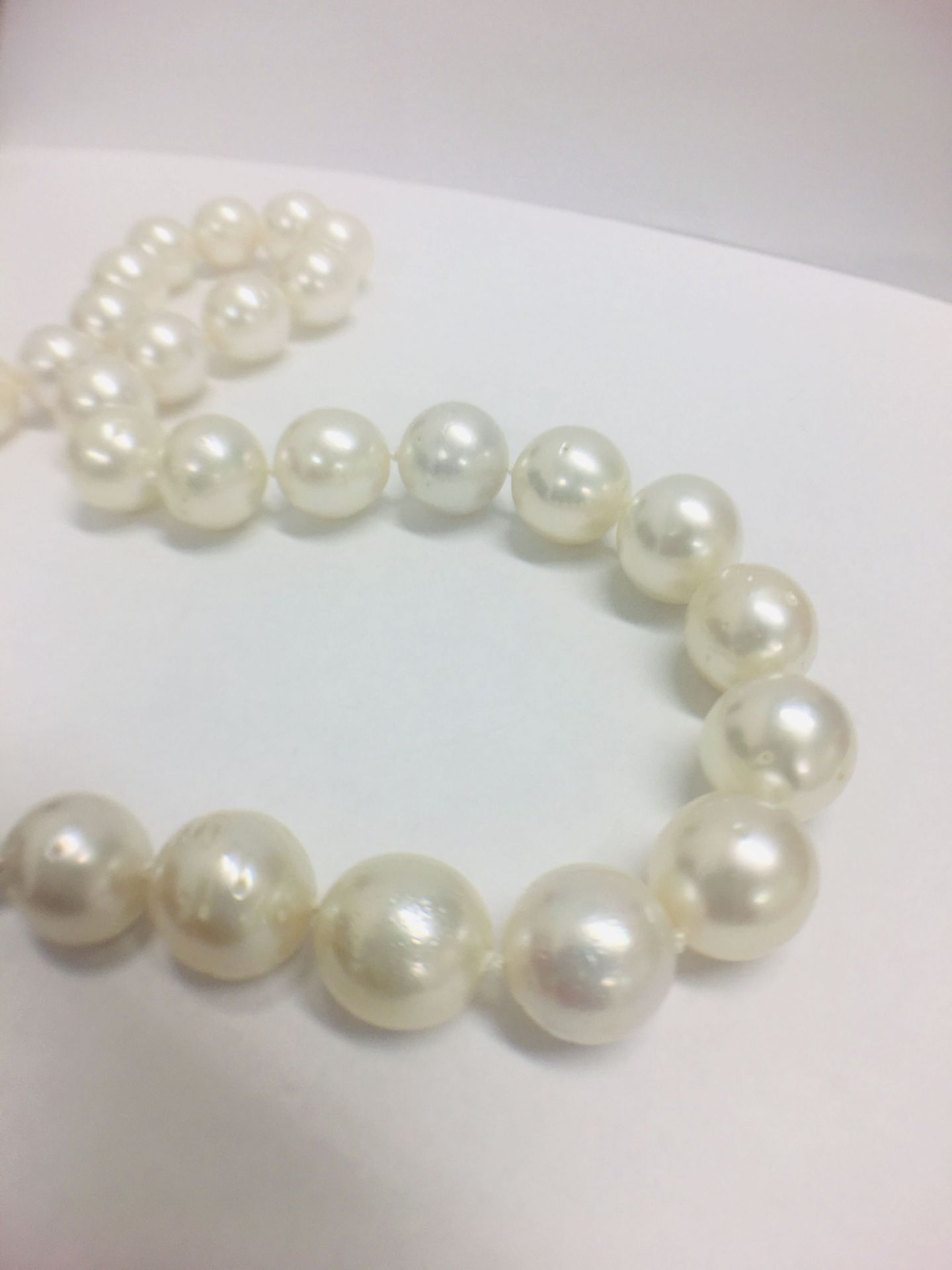 strand 35 south sea pearls with 14ct white gold filagree style ball - Image 5 of 9