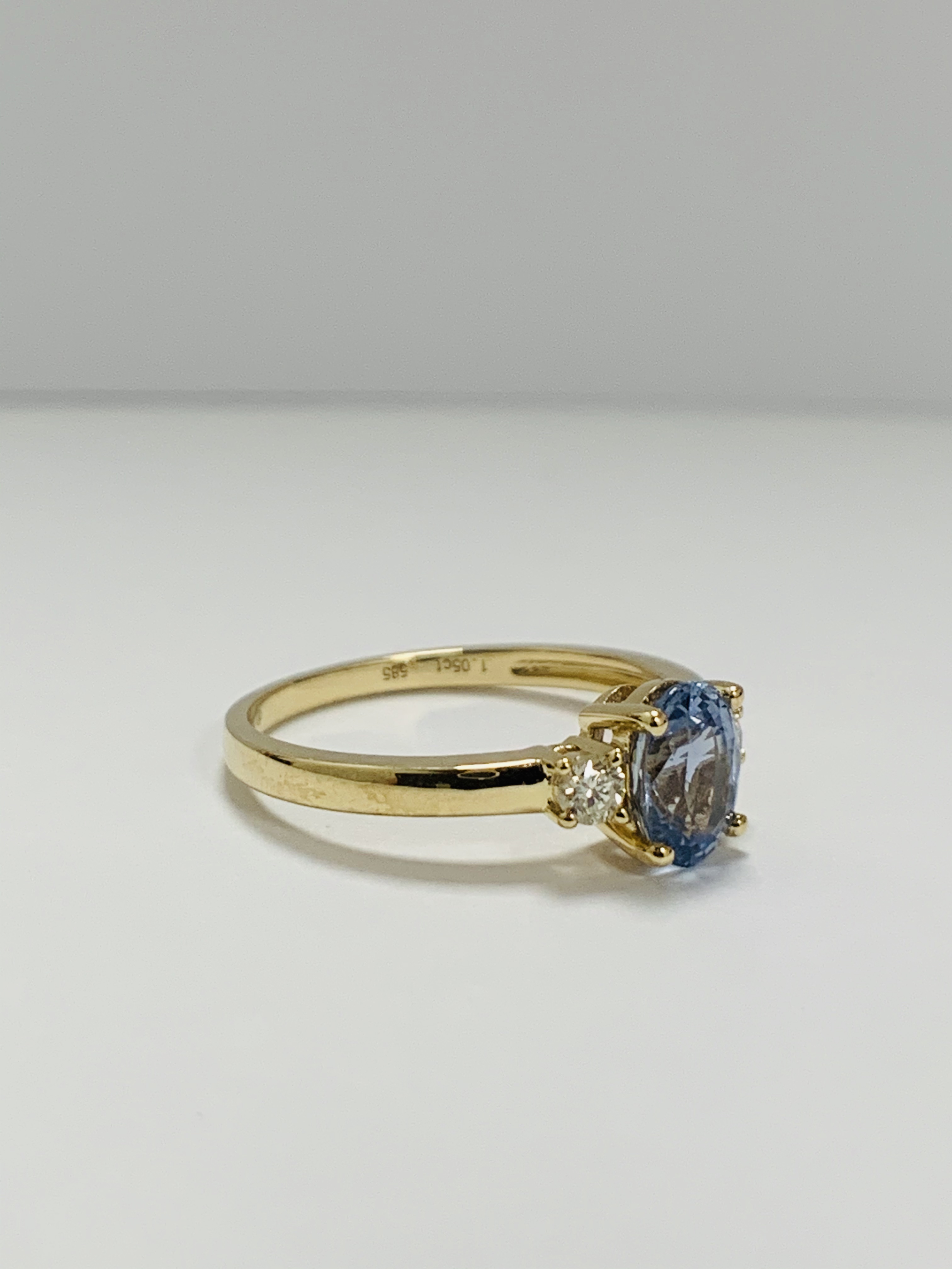 14ct Yellow Gold Sapphire and Diamond ring featuring centre, oval cut, medium blue Sapphire (1.05ct) - Image 5 of 9