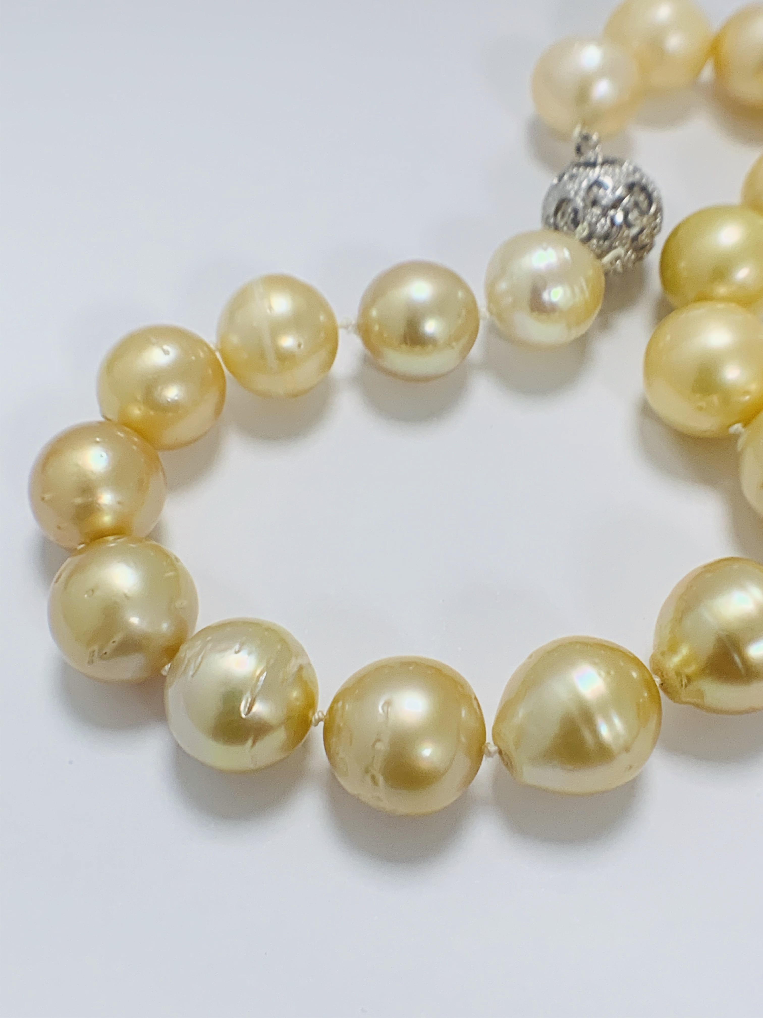 Pearl and Diamond necklace strand featuring, 33 South Sea Pearls, with 4 round brilliant cut Diamond - Image 3 of 13