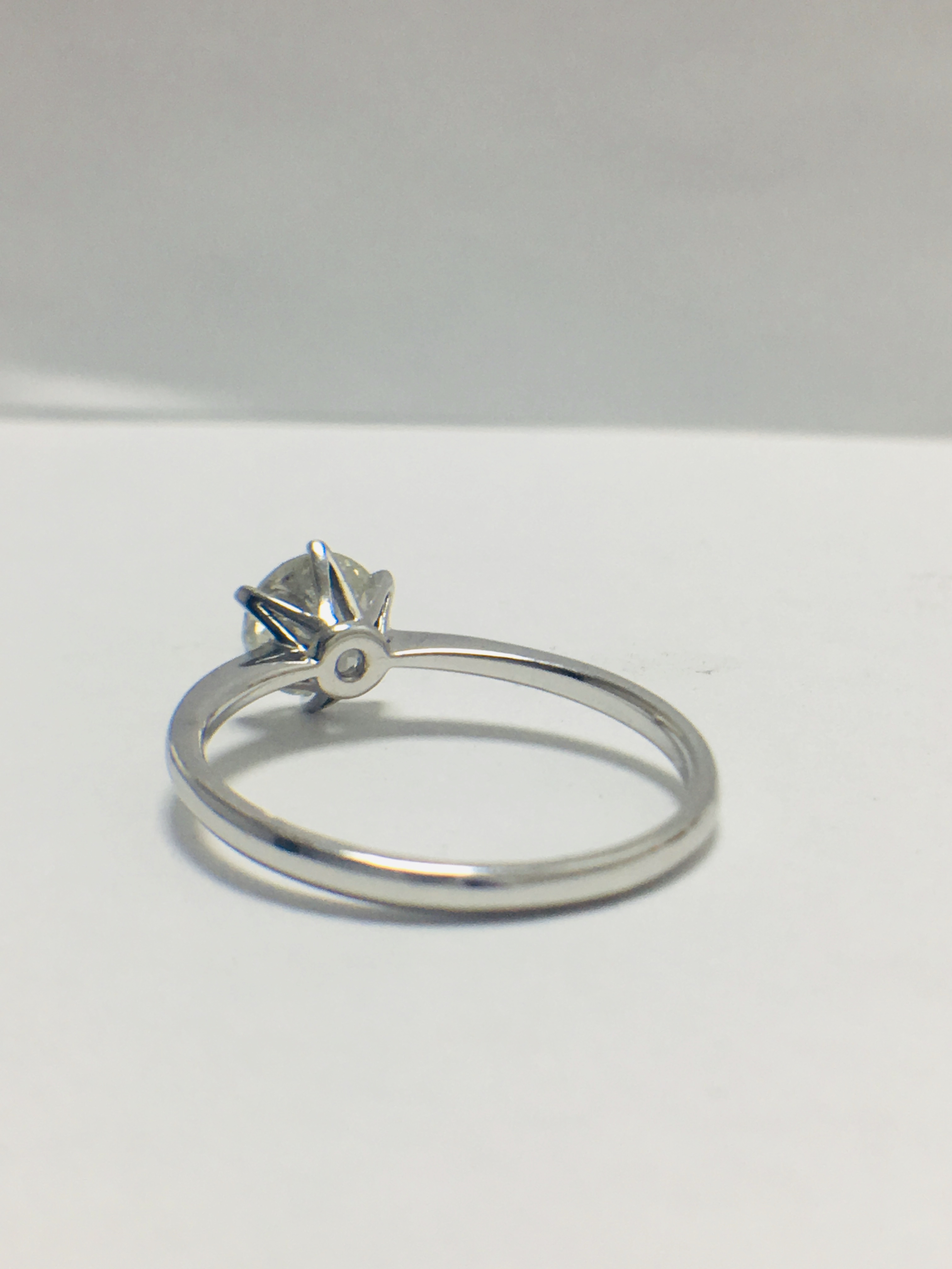 1ct platinum Diamond solitaire ring - Image 4 of 10