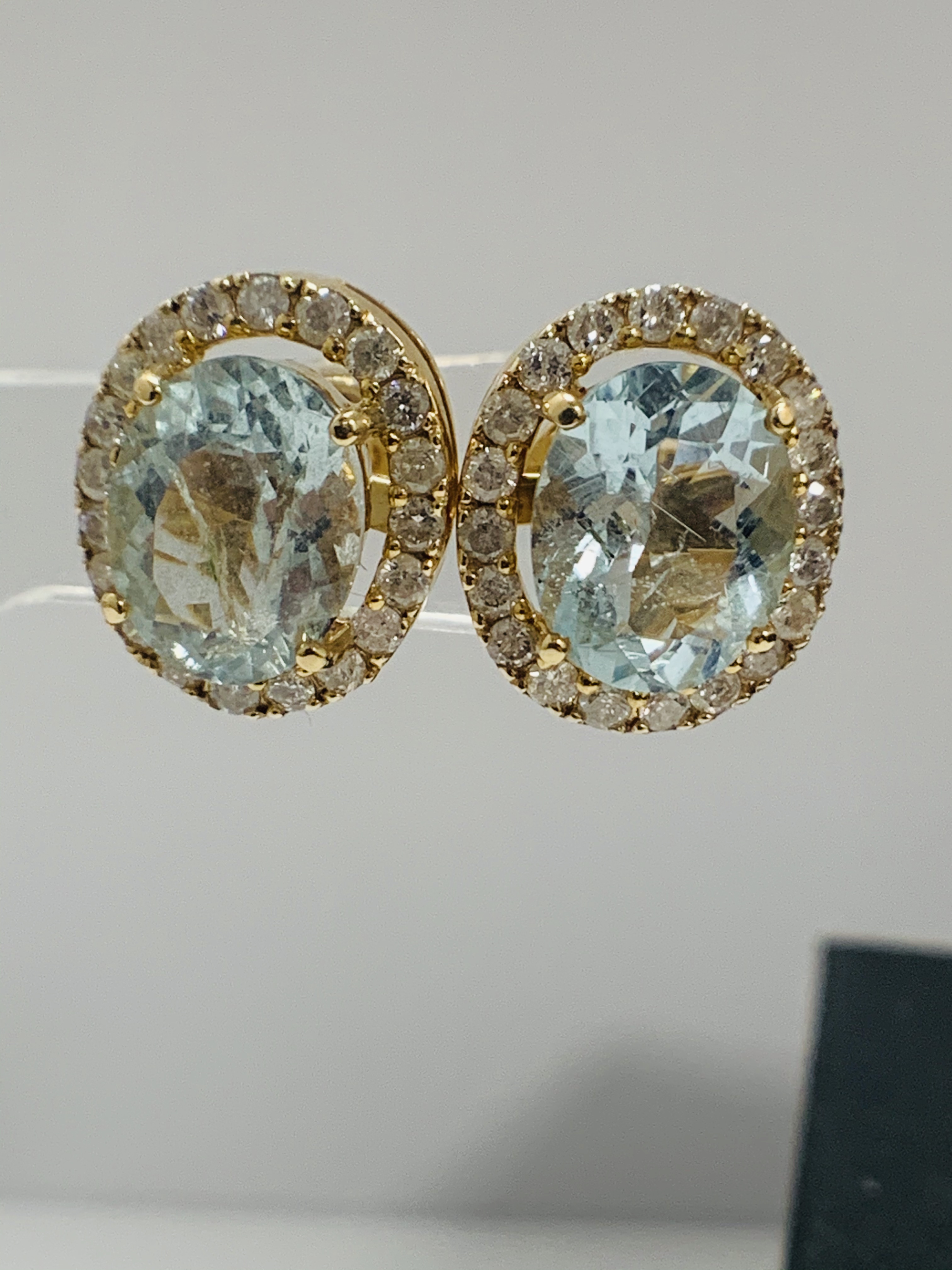 14ct Yellow Gold Aquamarine and Diamond stud earrings featuring, 2 oval cut Aquamarines (8.22ct TSW) - Image 9 of 13