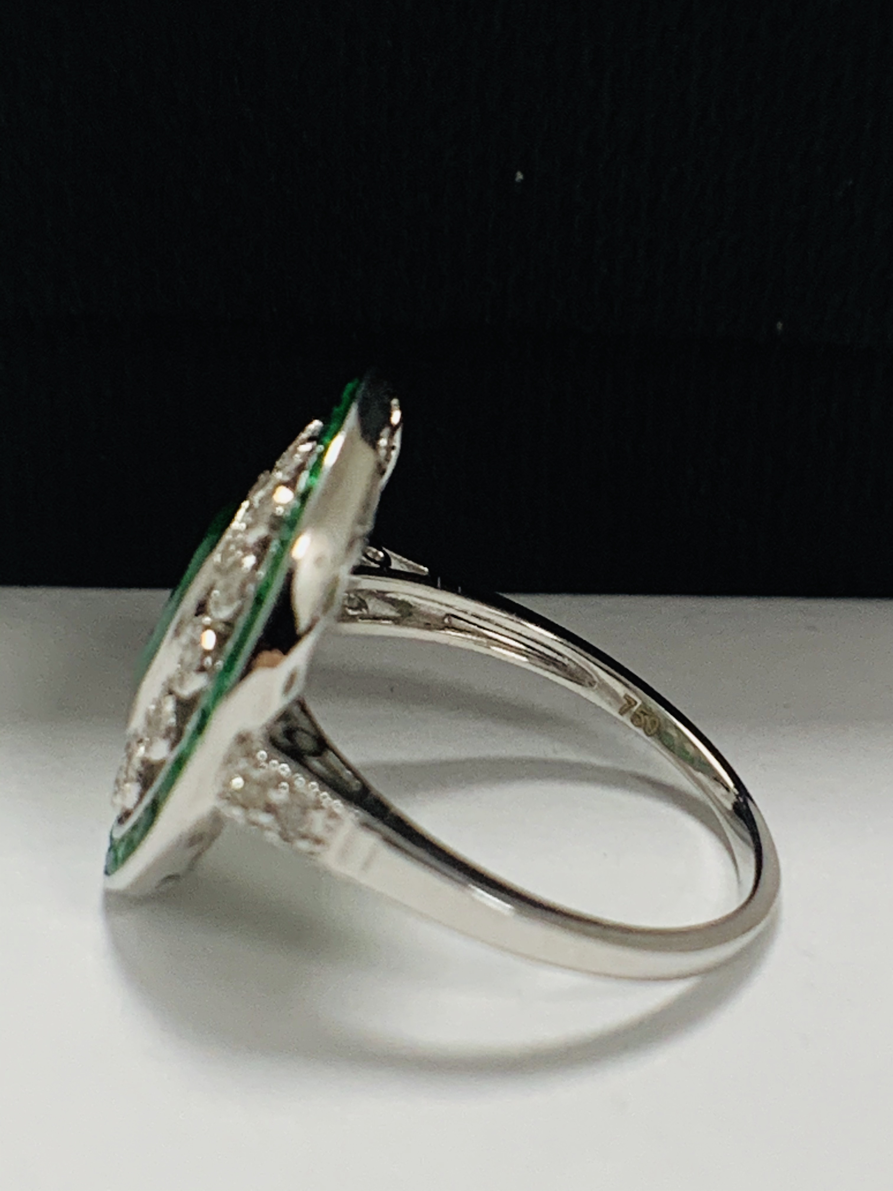 18ct White Gold Emerald and Diamond ring featuring centre, oval cut, green Emerald (2.06ct), claw se - Image 3 of 11