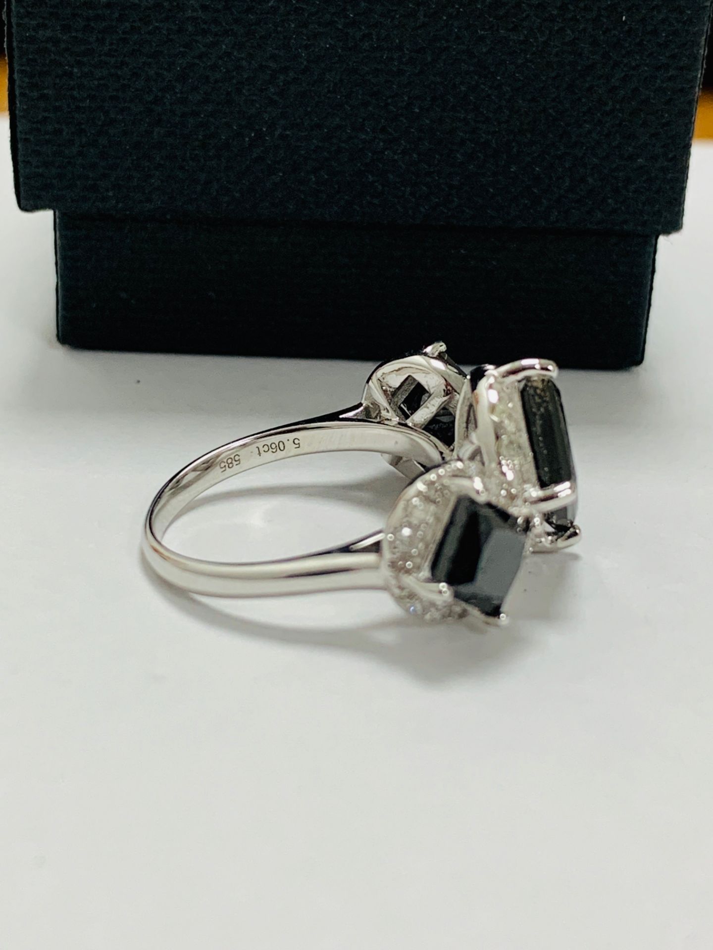 14ct white gold black diamond trilogy ring. - Image 9 of 14