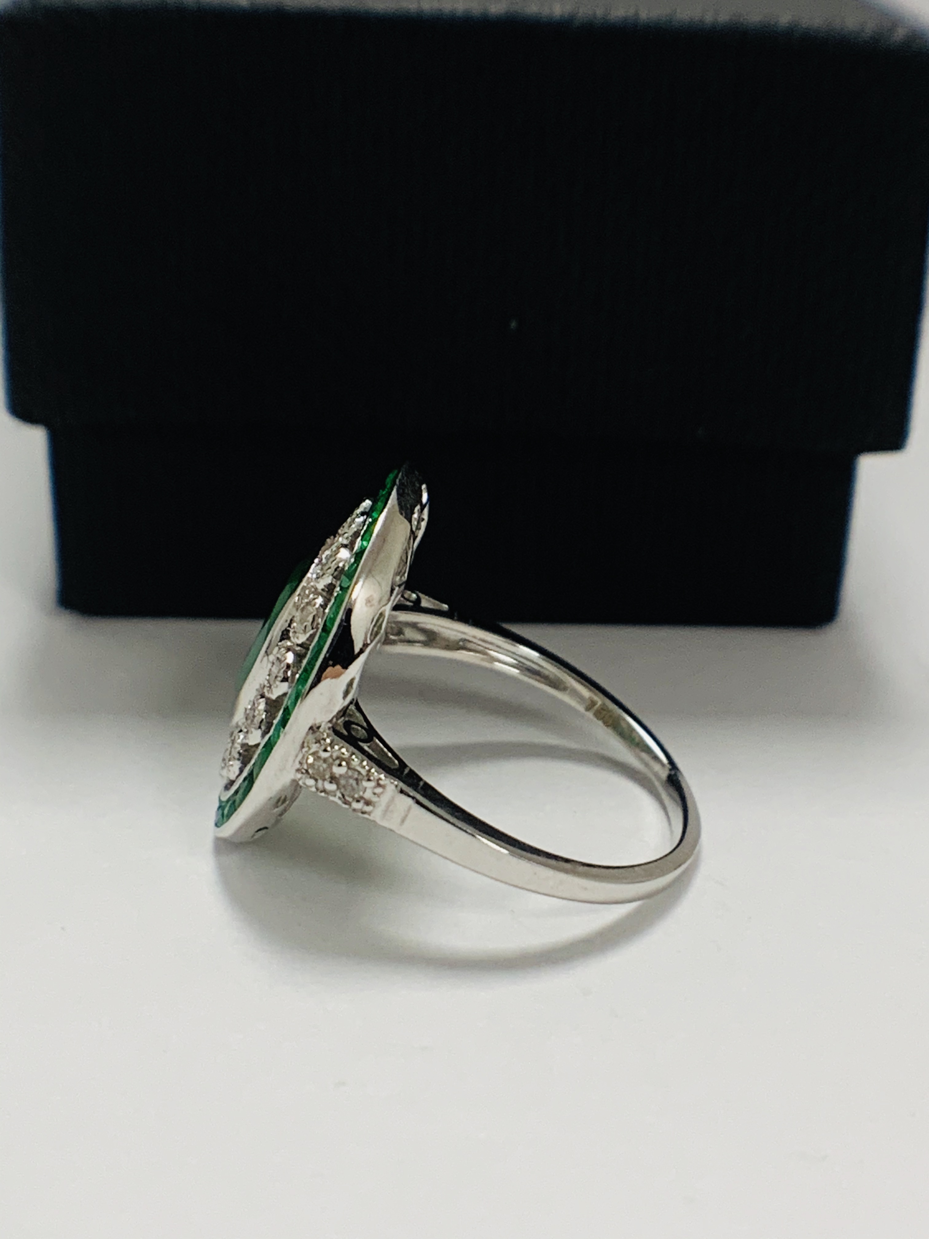 18ct White Gold Emerald and Diamond ring featuring centre, oval cut, green Emerald (2.06ct), claw se - Image 4 of 11