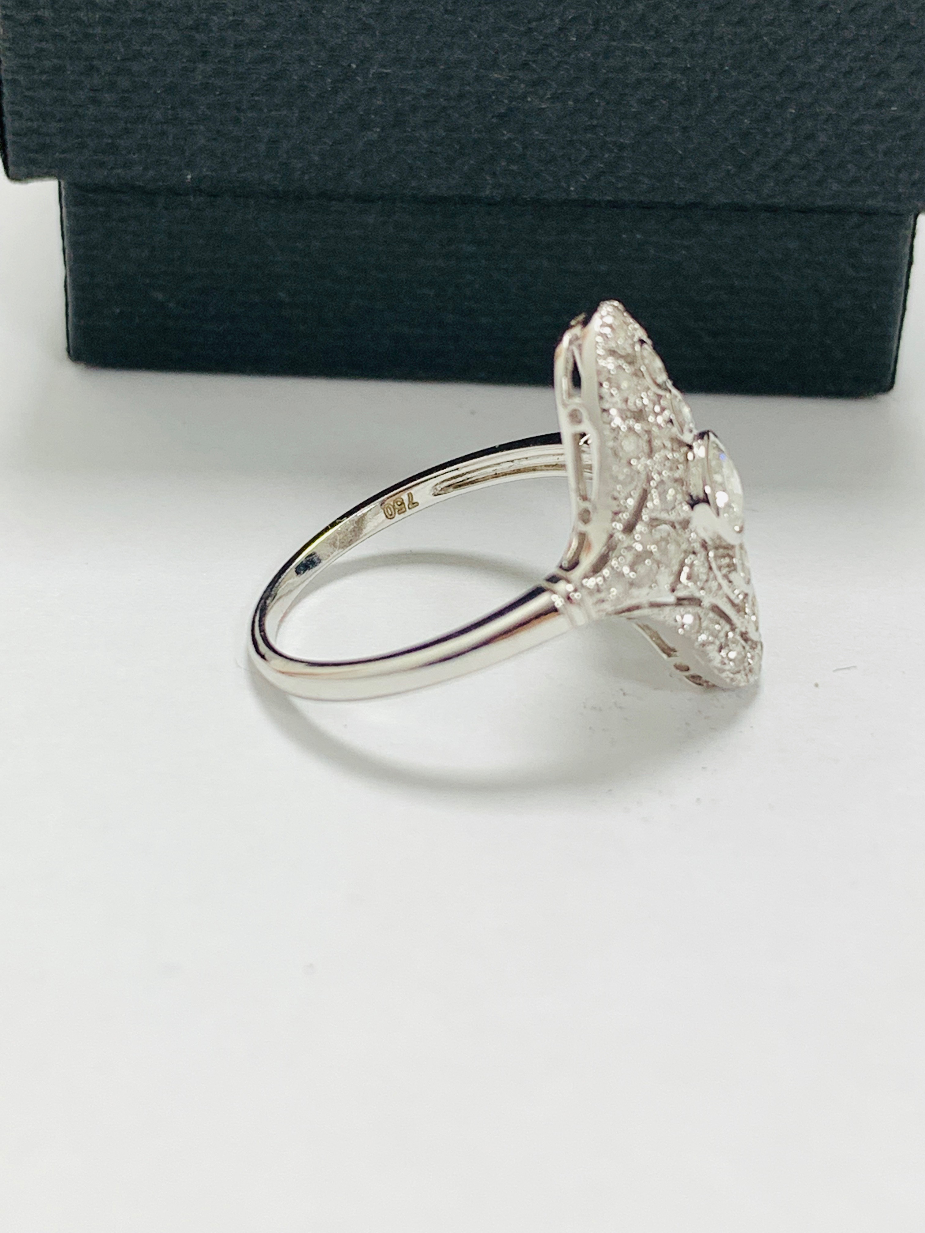 18ct white gold diamond ring. - Image 6 of 11