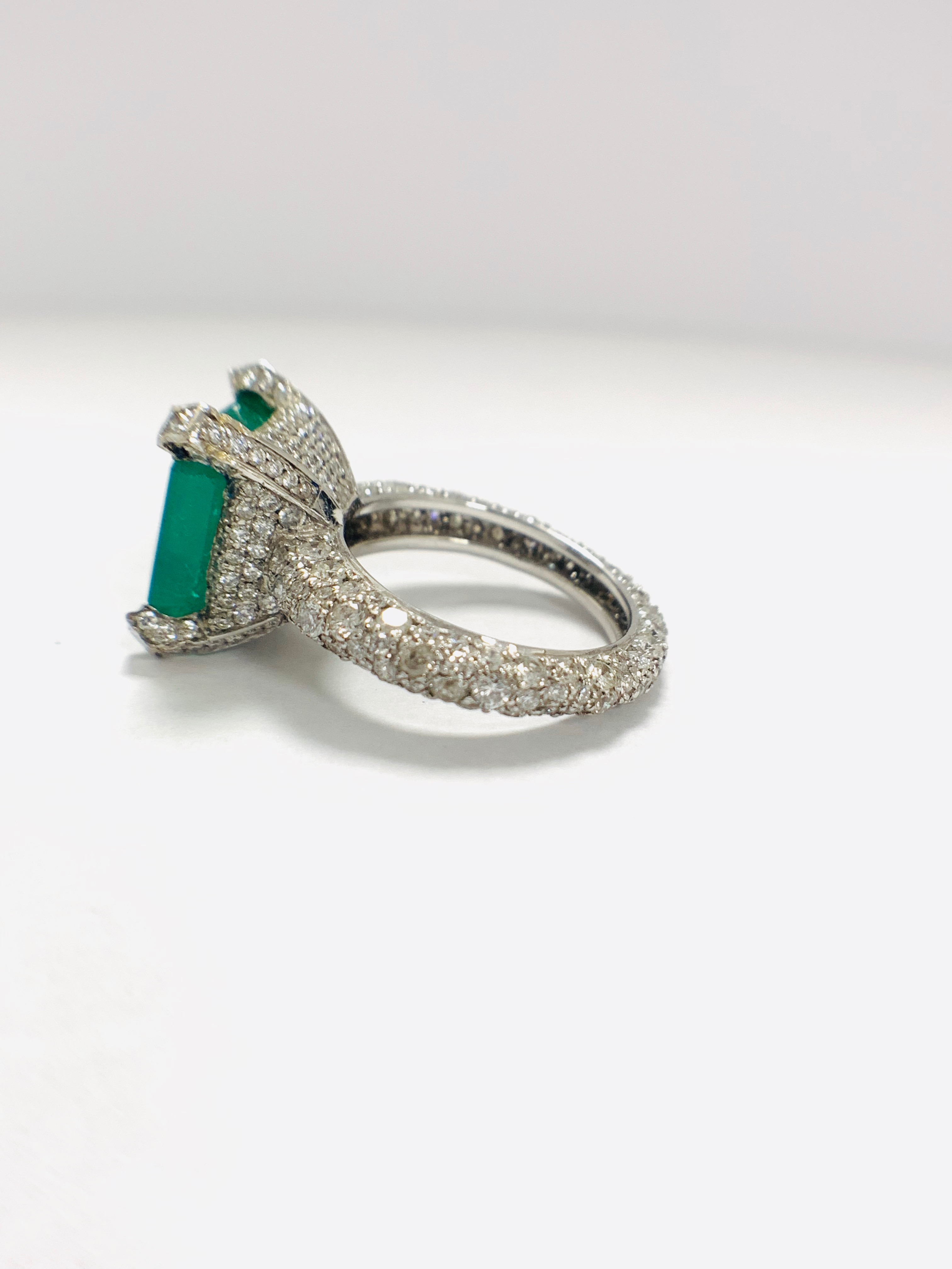Platinum Emerald and Diamond ring - Image 4 of 17