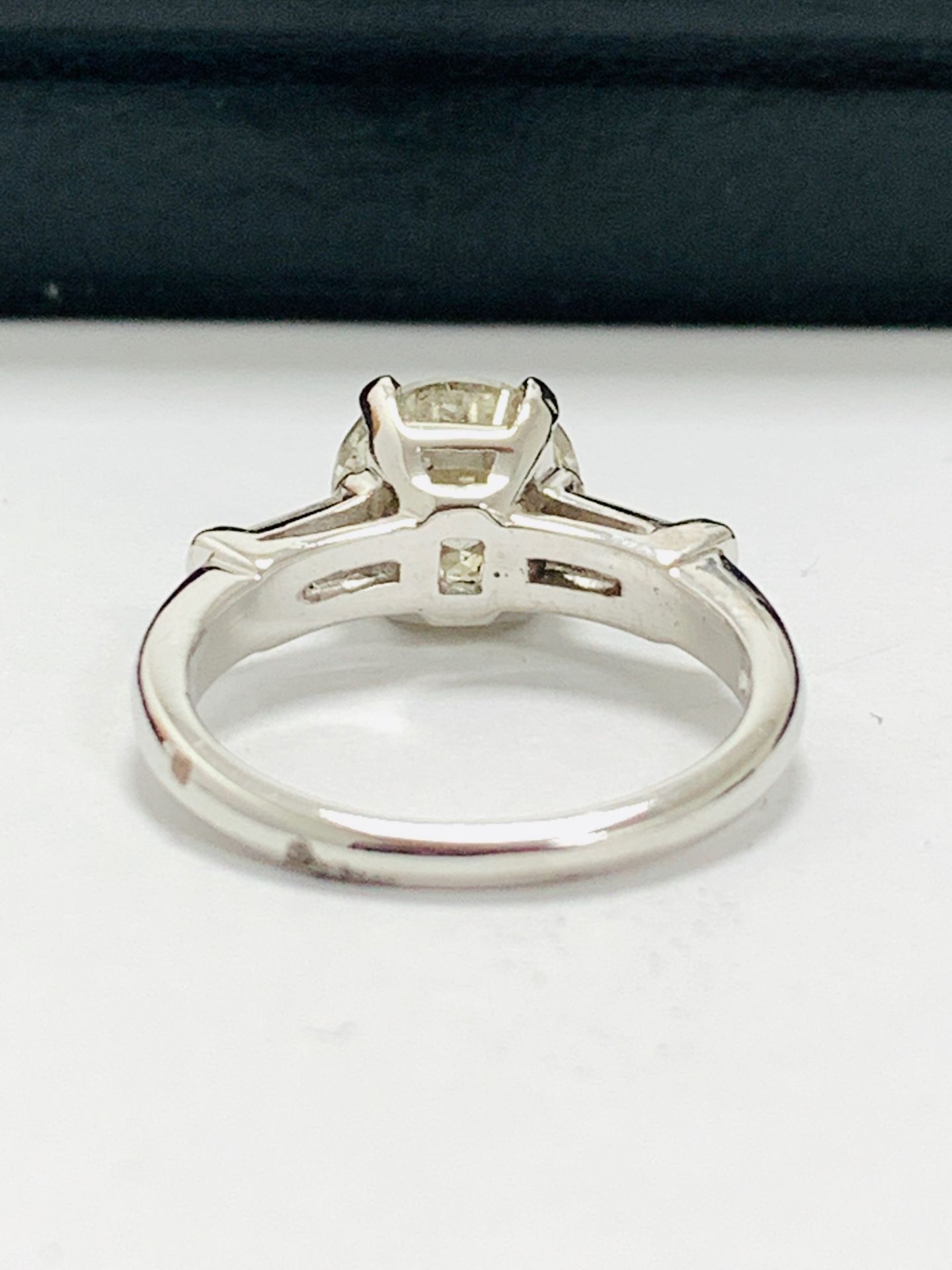 platinum diamond ring featuring - Image 5 of 12