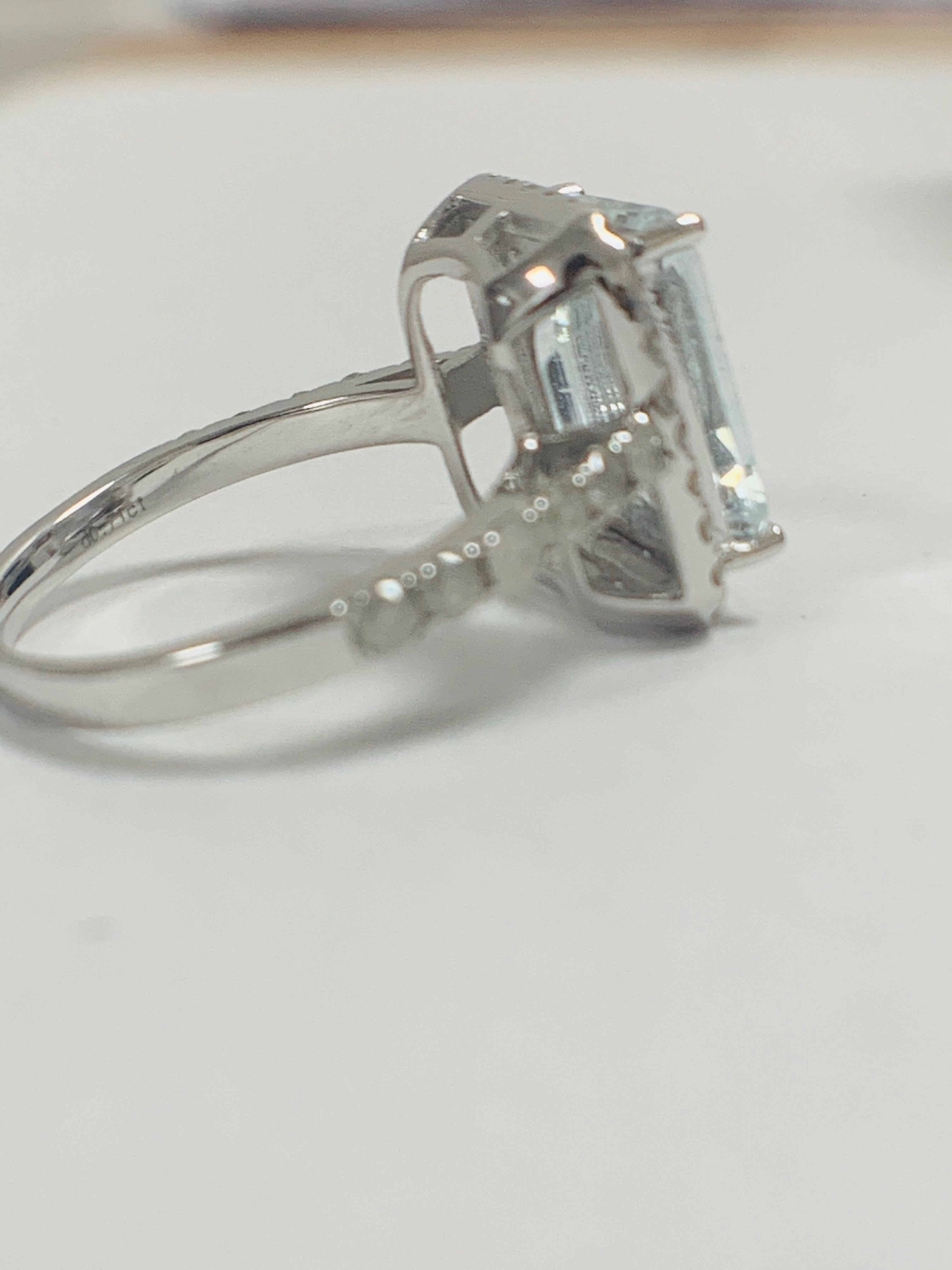 14ct White Gold Aquamarine and Diamond ring - Image 8 of 12