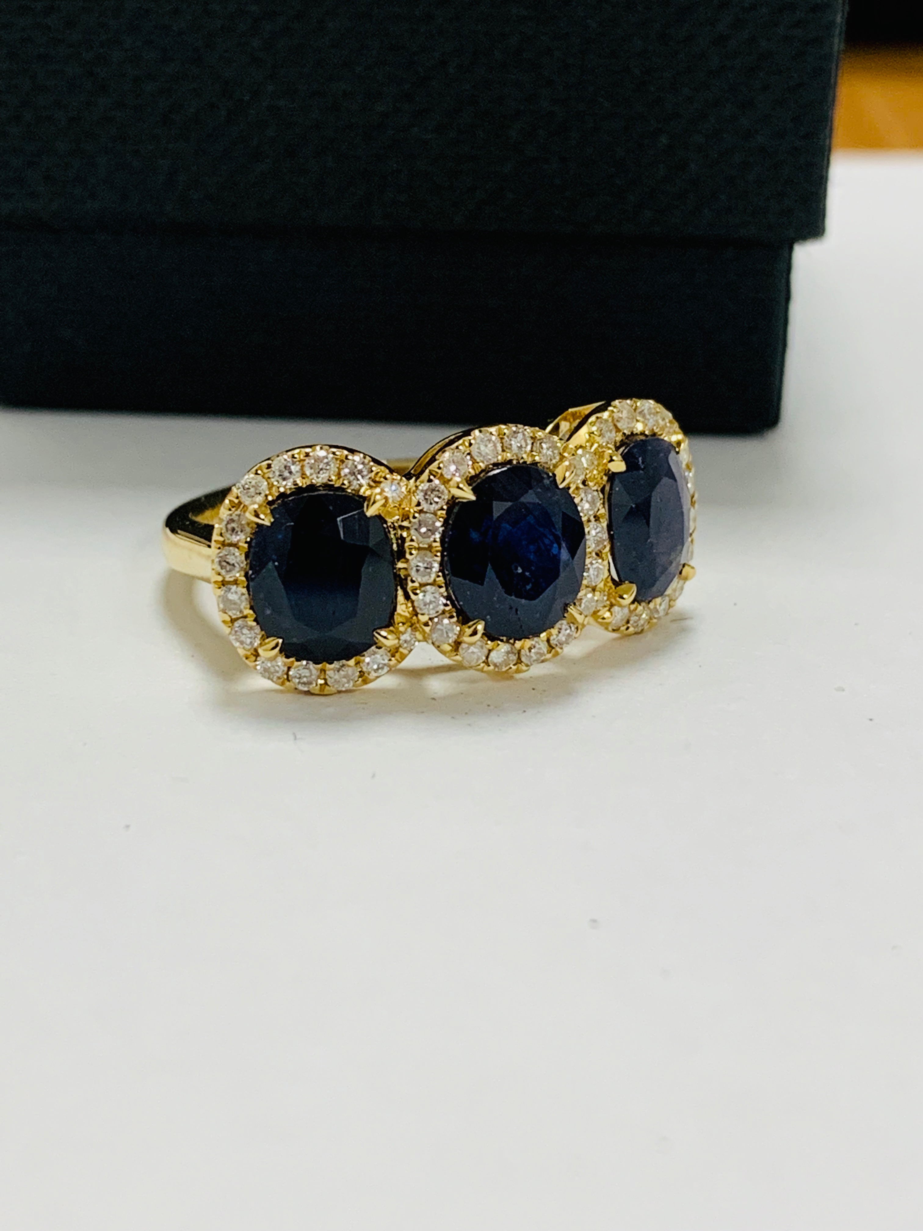 18ct yellow gold sapphire and diamond ring - Image 9 of 12