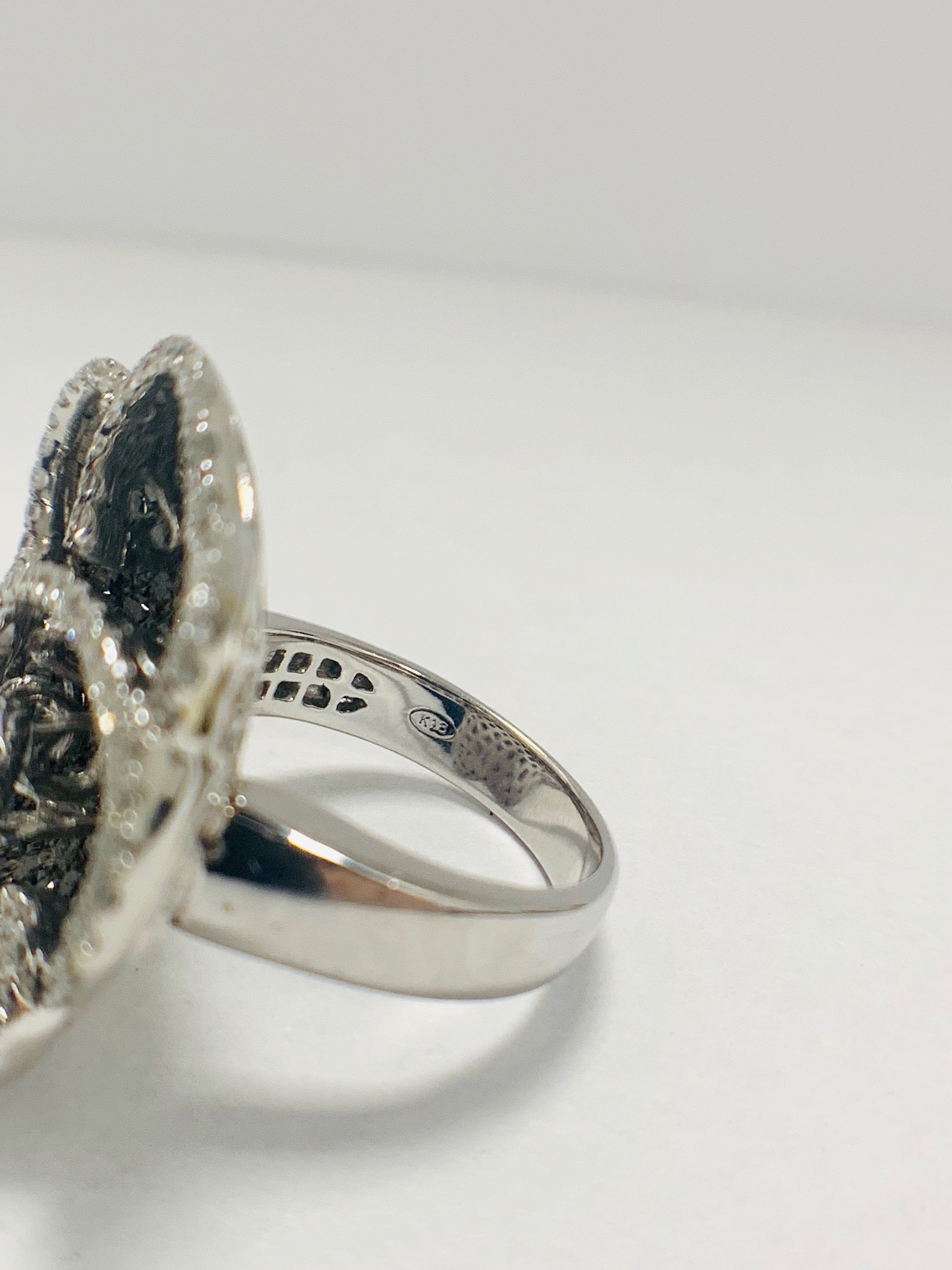 18ct White Gold Diamond flower design ring featuring 123 round cut, black Diamonds (2.25ct TBDW) - Image 9 of 13