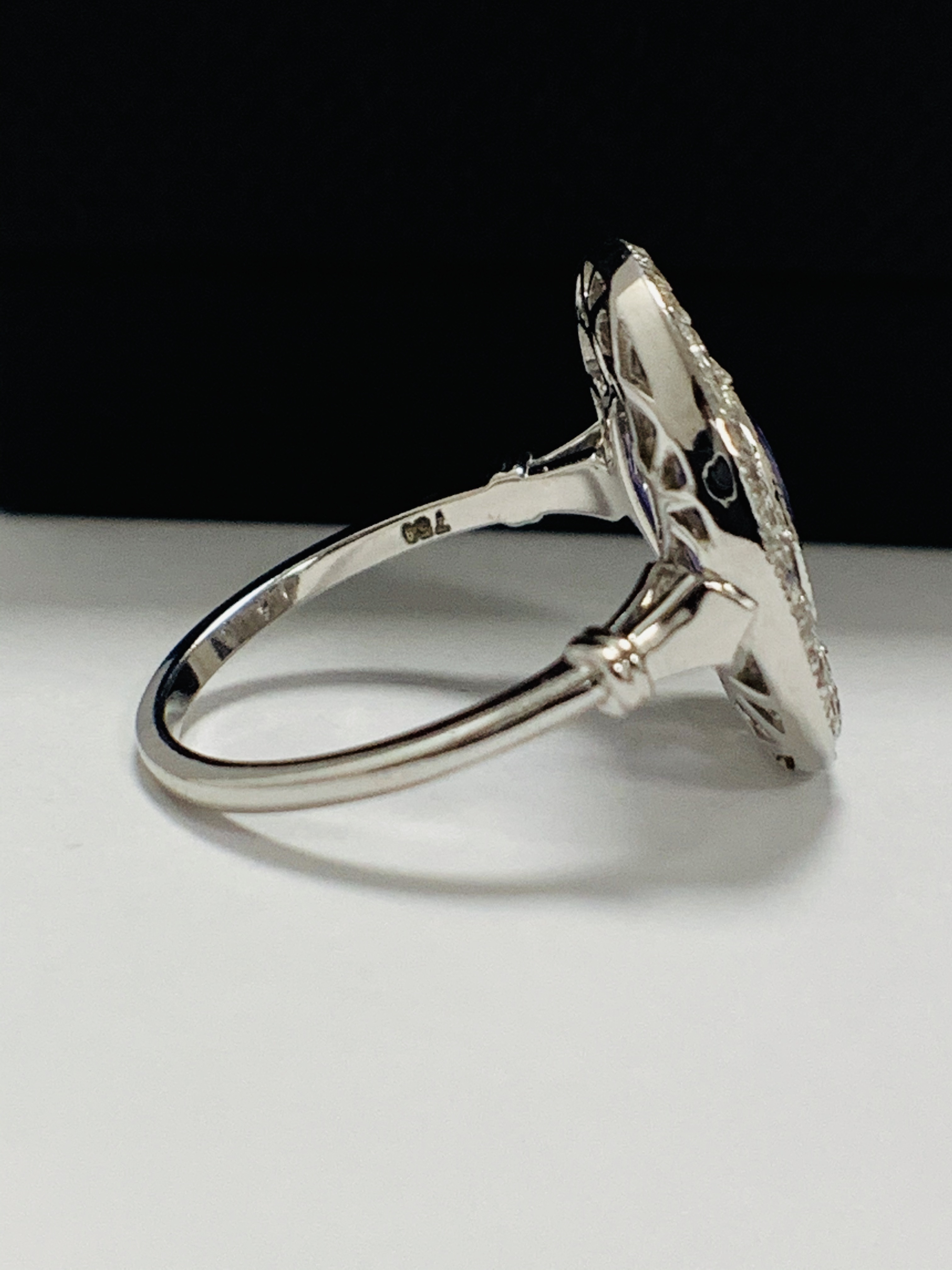 18ct White Gold Tanzanite and Diamond ring - Image 6 of 12