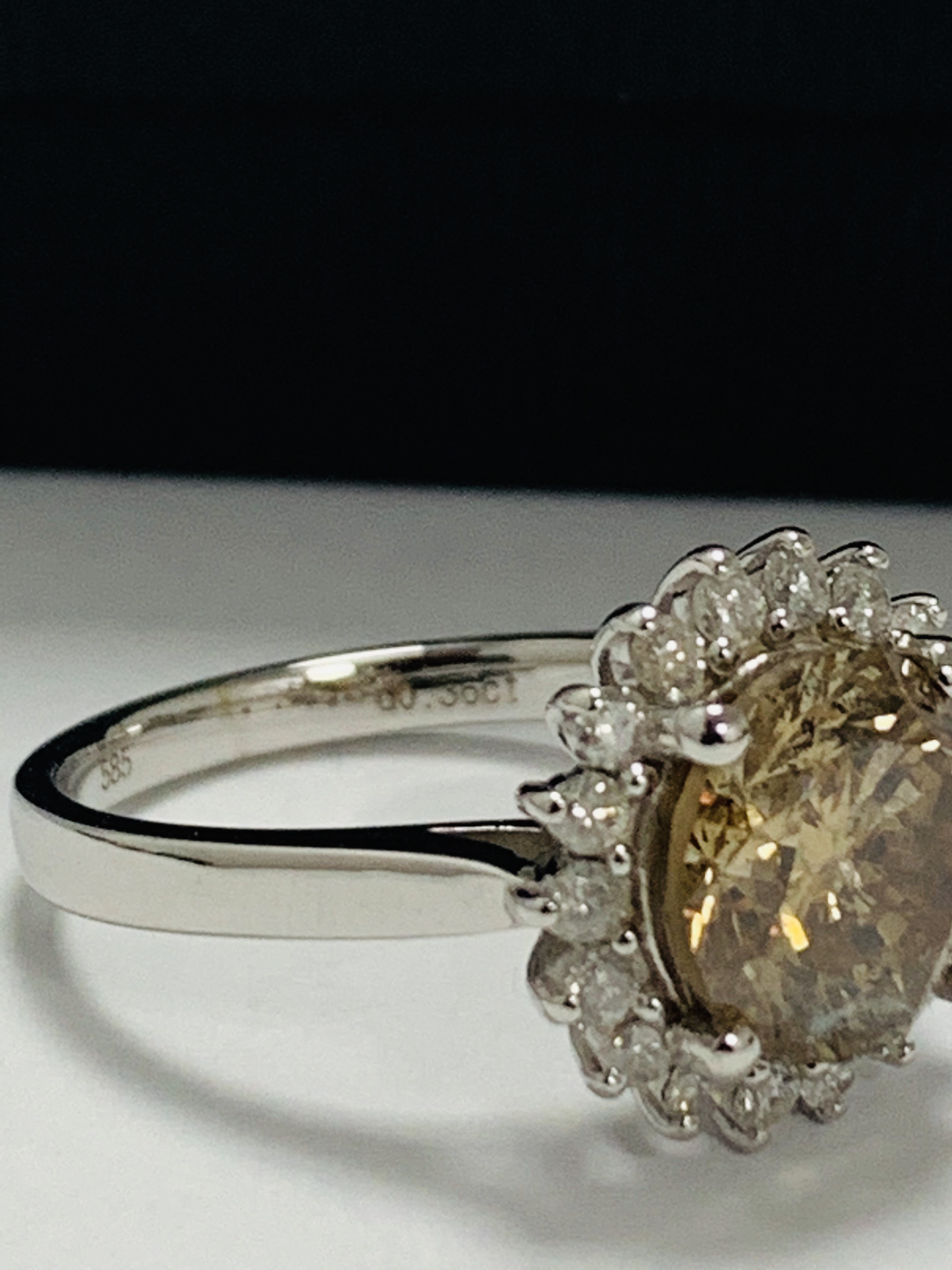 14ct White Gold Diamond ring featuring centre, round brilliant cut, cognac Diamond (2.61ct), claw se - Image 8 of 11