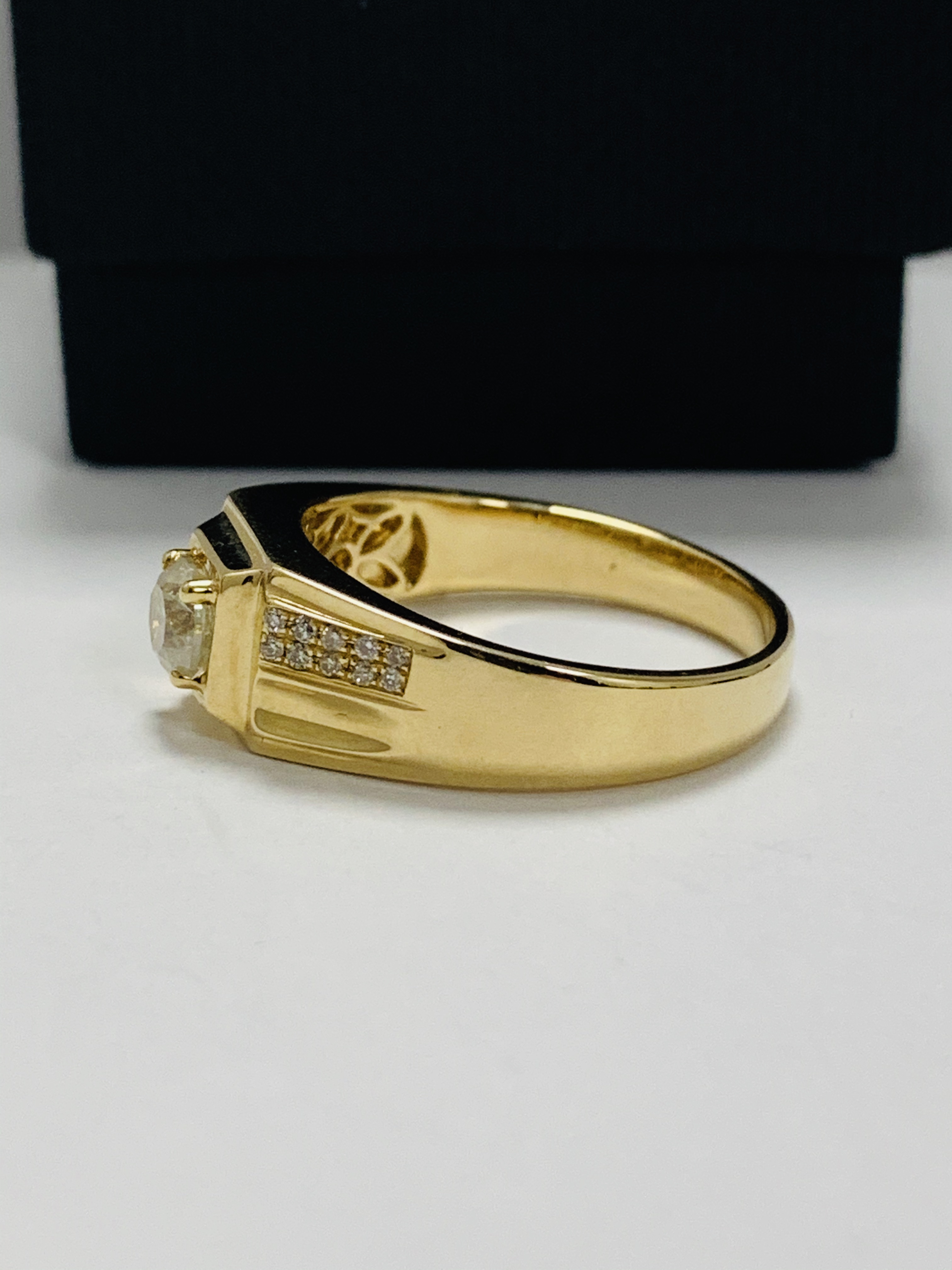 14ct Yellow Gold Diamond gents ring featuring centre, round brilliant cut Diamond (0.60ct), claw set - Image 3 of 10