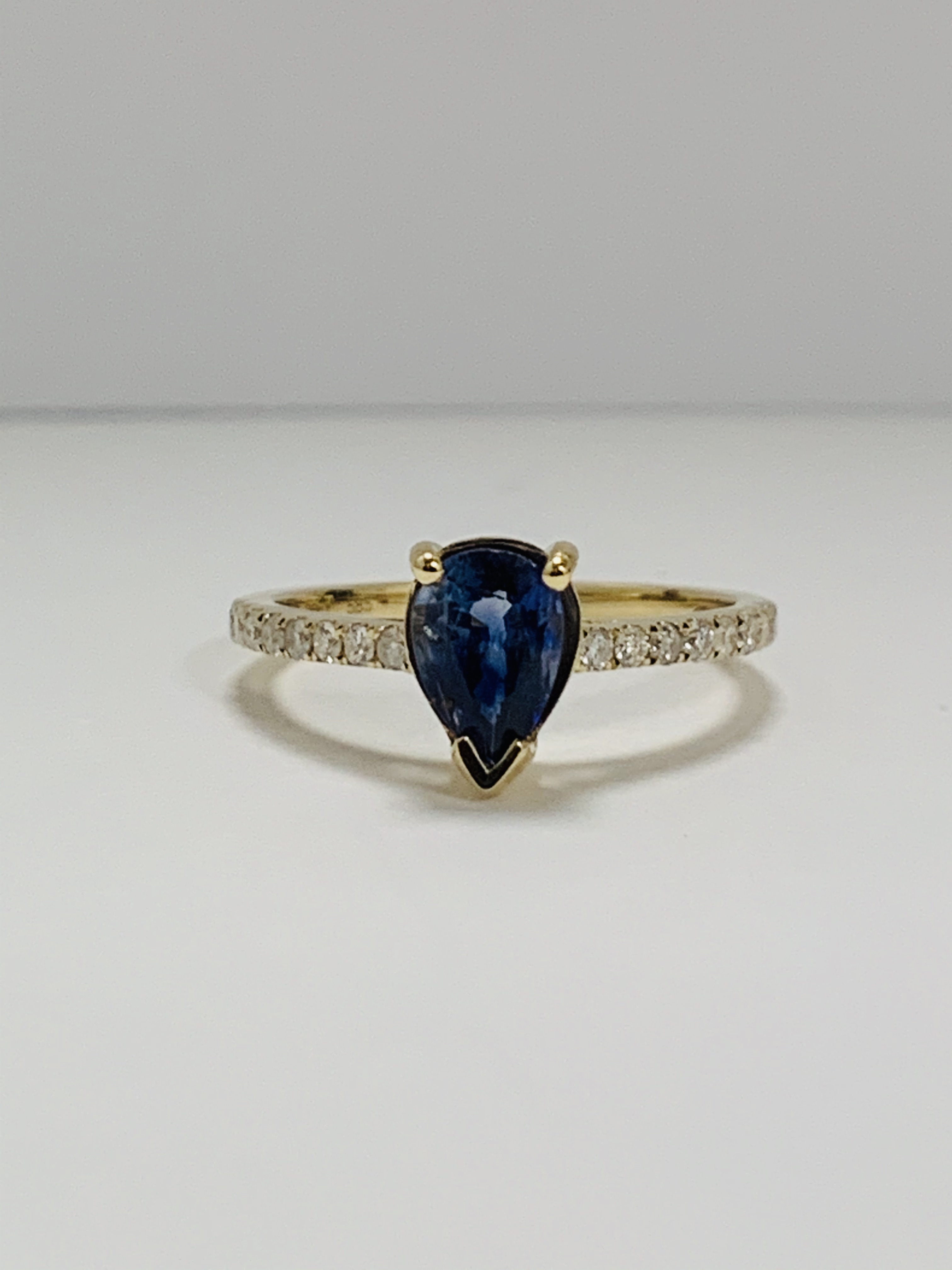 14ct Yellow Gold Sapphire and Diamond ring featuring centre, pear cut, medium blue Sapphire (0.90ct) - Image 8 of 13
