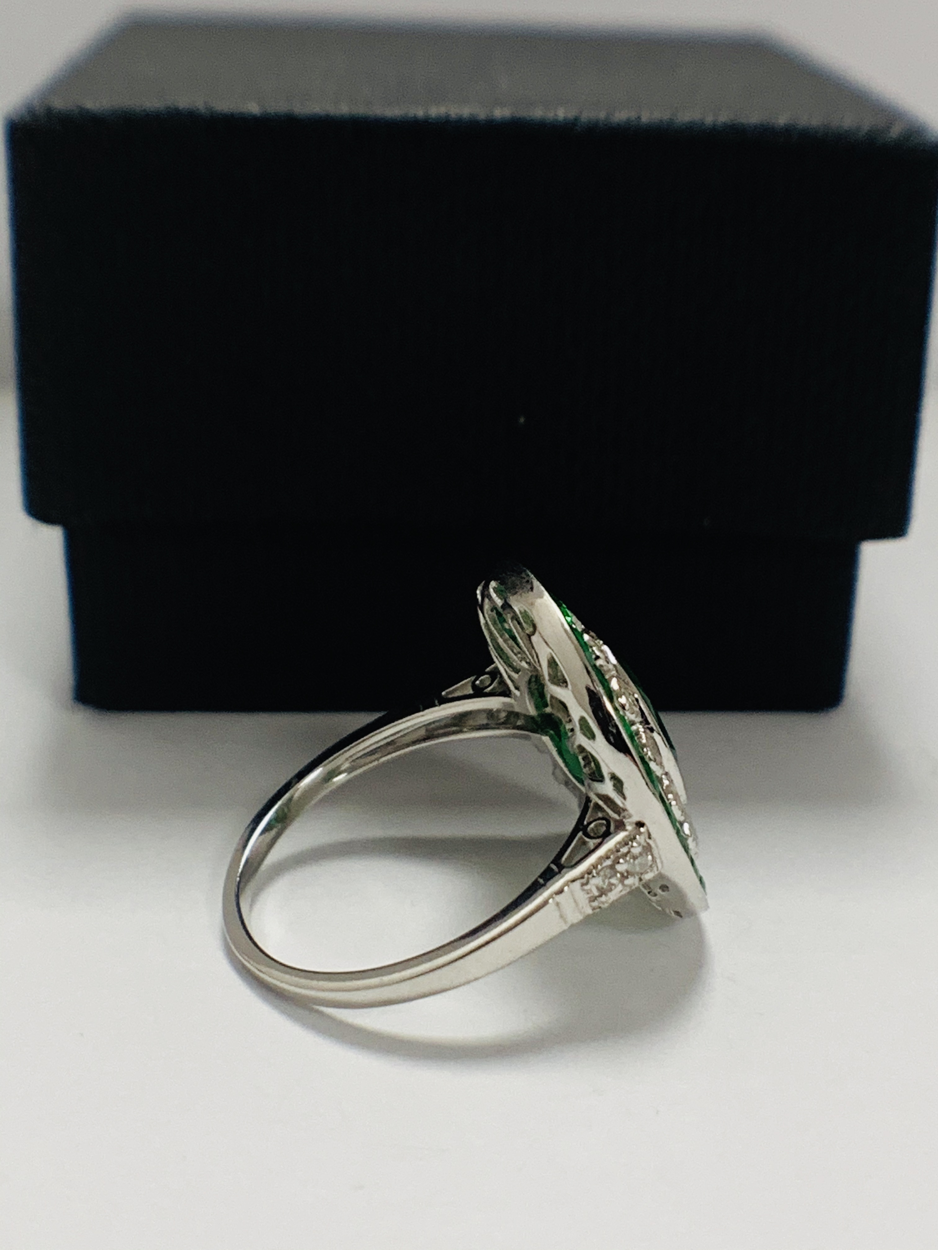 18ct White Gold Emerald and Diamond ring featuring centre, oval cut, green Emerald (2.06ct), claw se - Image 7 of 11