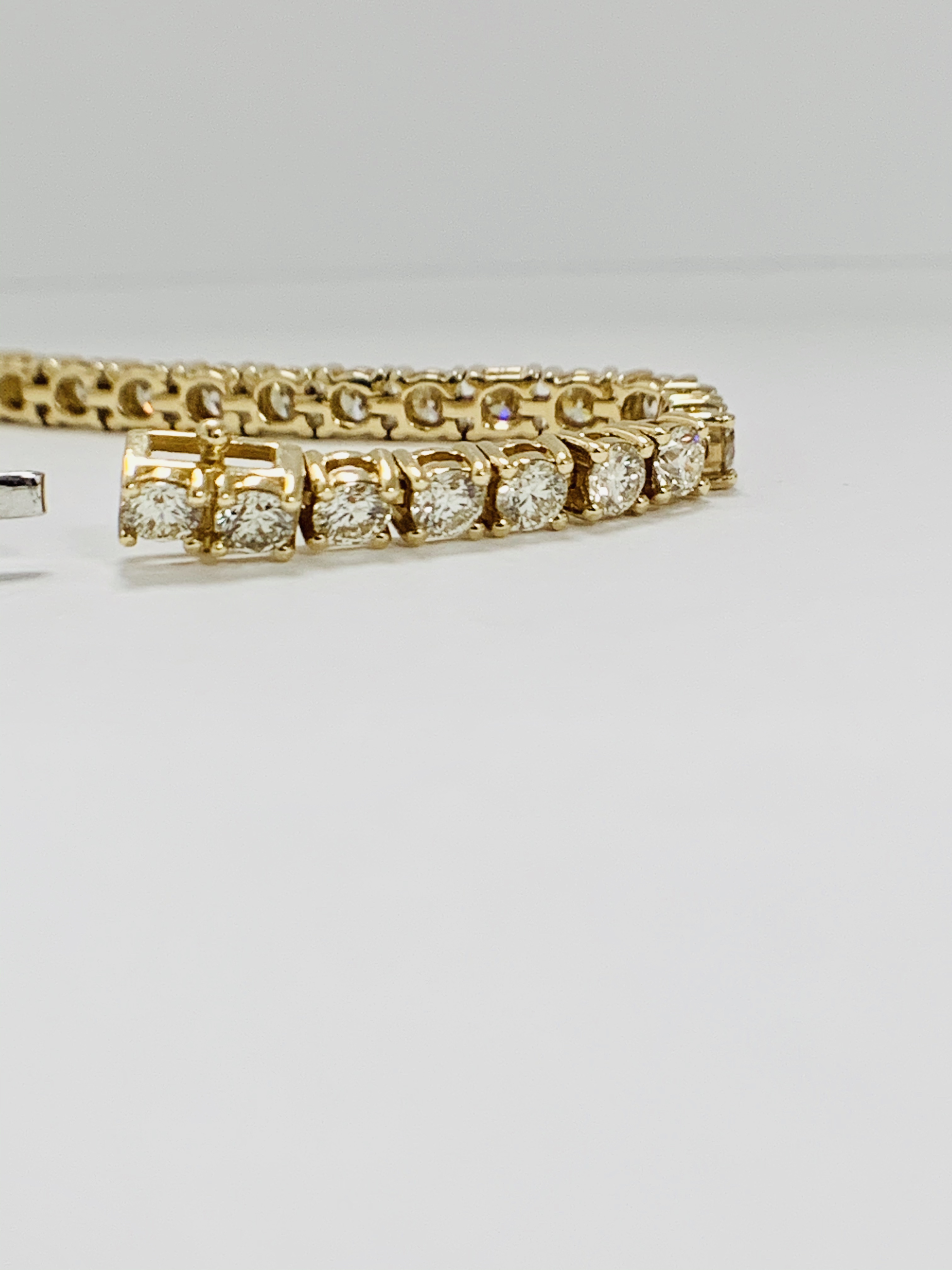 14ct Yellow Gold Diamond tennis bracelet featuring, 47 round brilliant cut Diamonds (4.92ct TDw), cl - Image 7 of 15