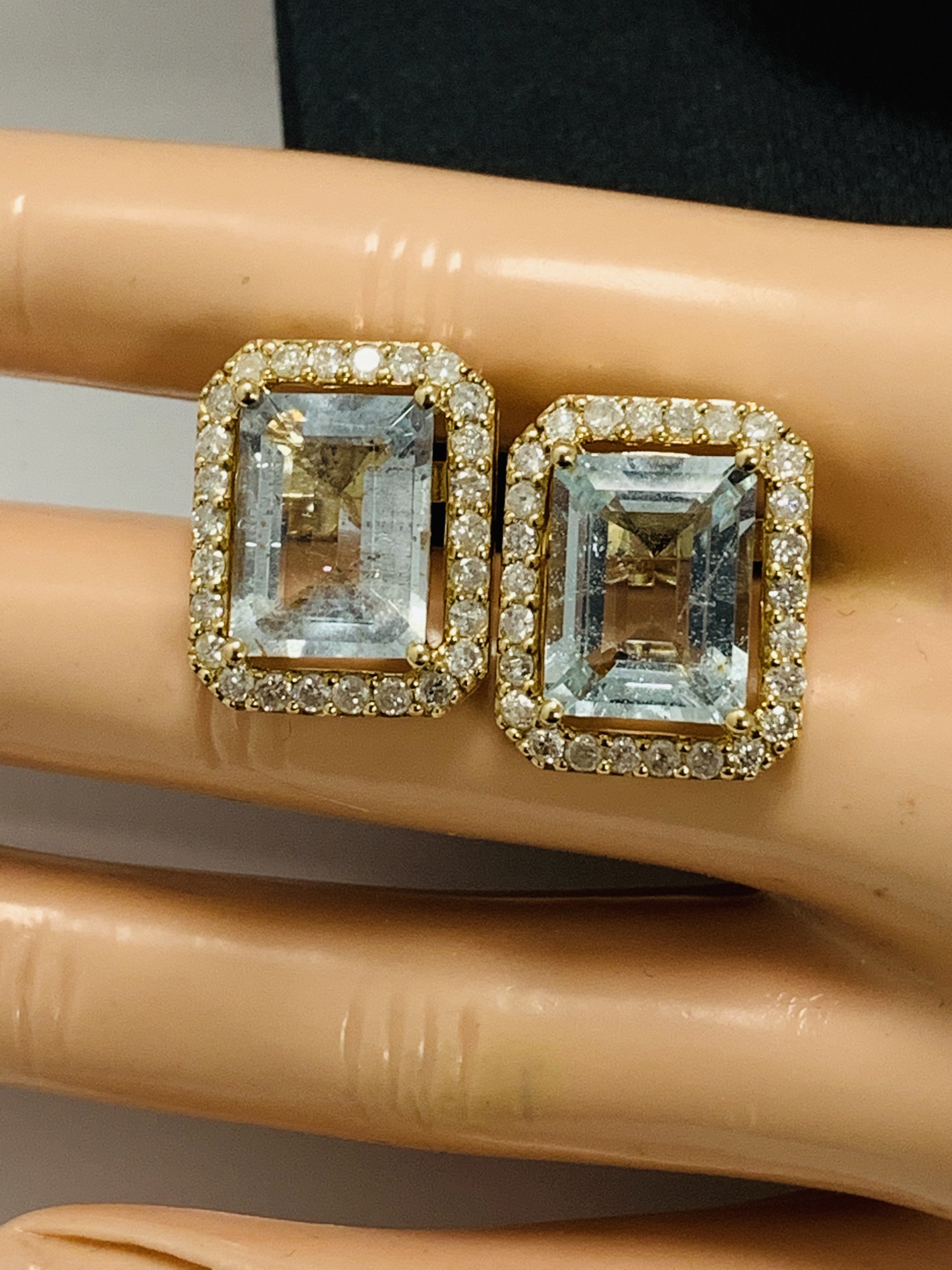 14ct Yellow Gold Aqumarine and Diamond stud earrings featuring, 2 emerald cut Aquamarines (13.00ct T - Image 10 of 12
