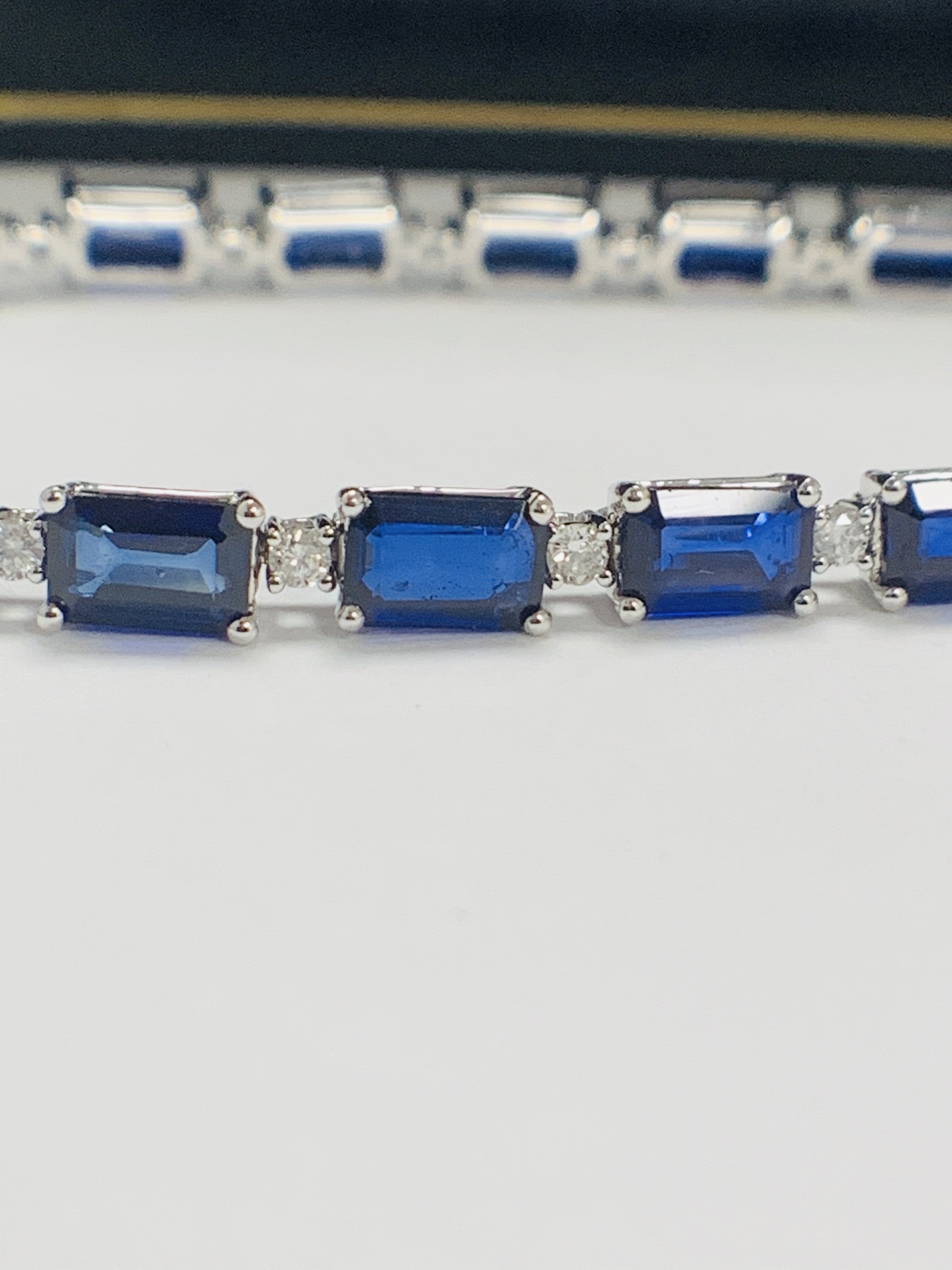 14ct Sapphire and Diamond tennis bracelet featuring, 20 oval cut, blue Sapphires (12.72ct TSW), claw - Image 6 of 16