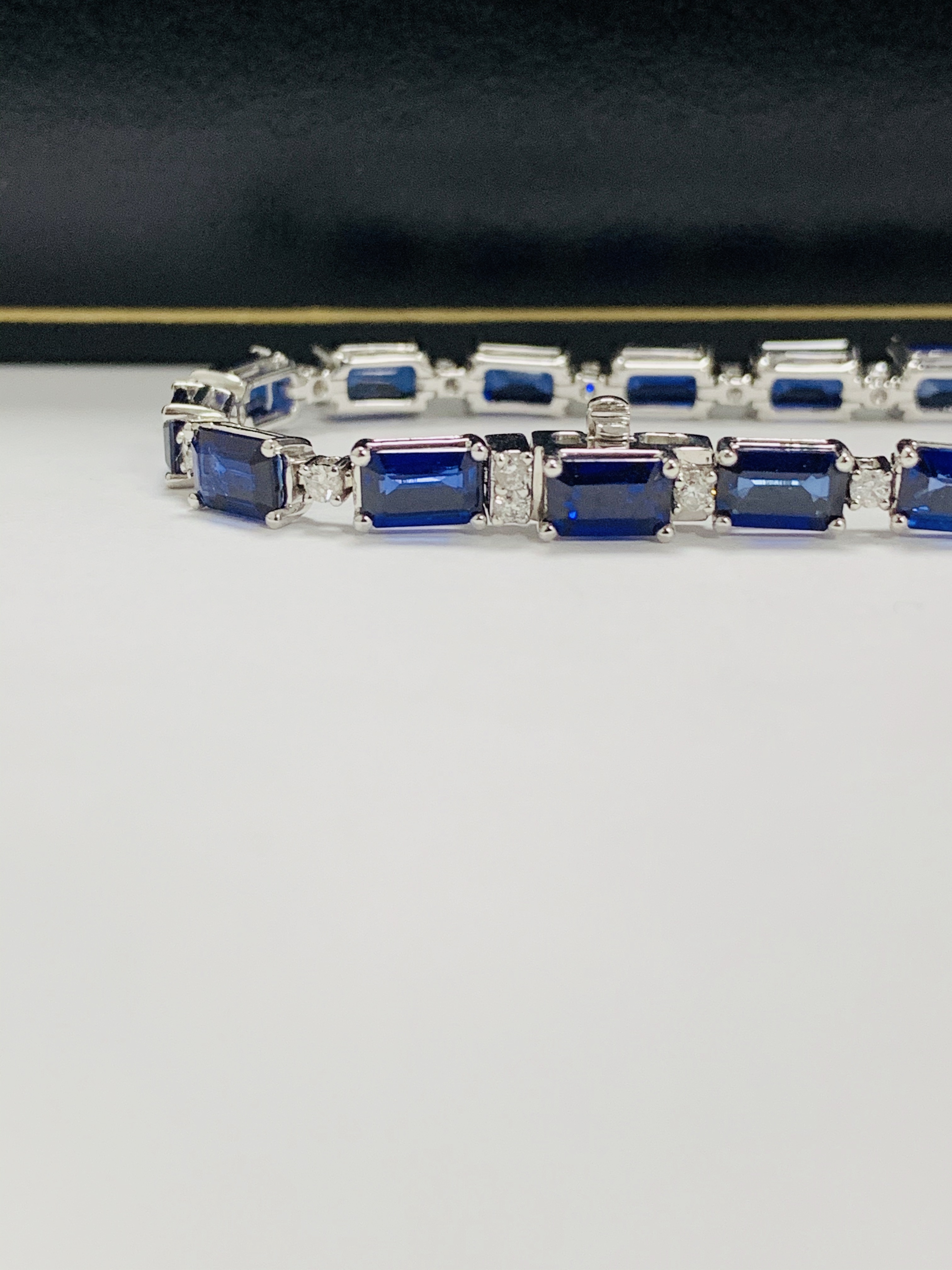 14ct Sapphire and Diamond tennis bracelet featuring, 20 oval cut, blue Sapphires (12.72ct TSW), claw - Image 10 of 16