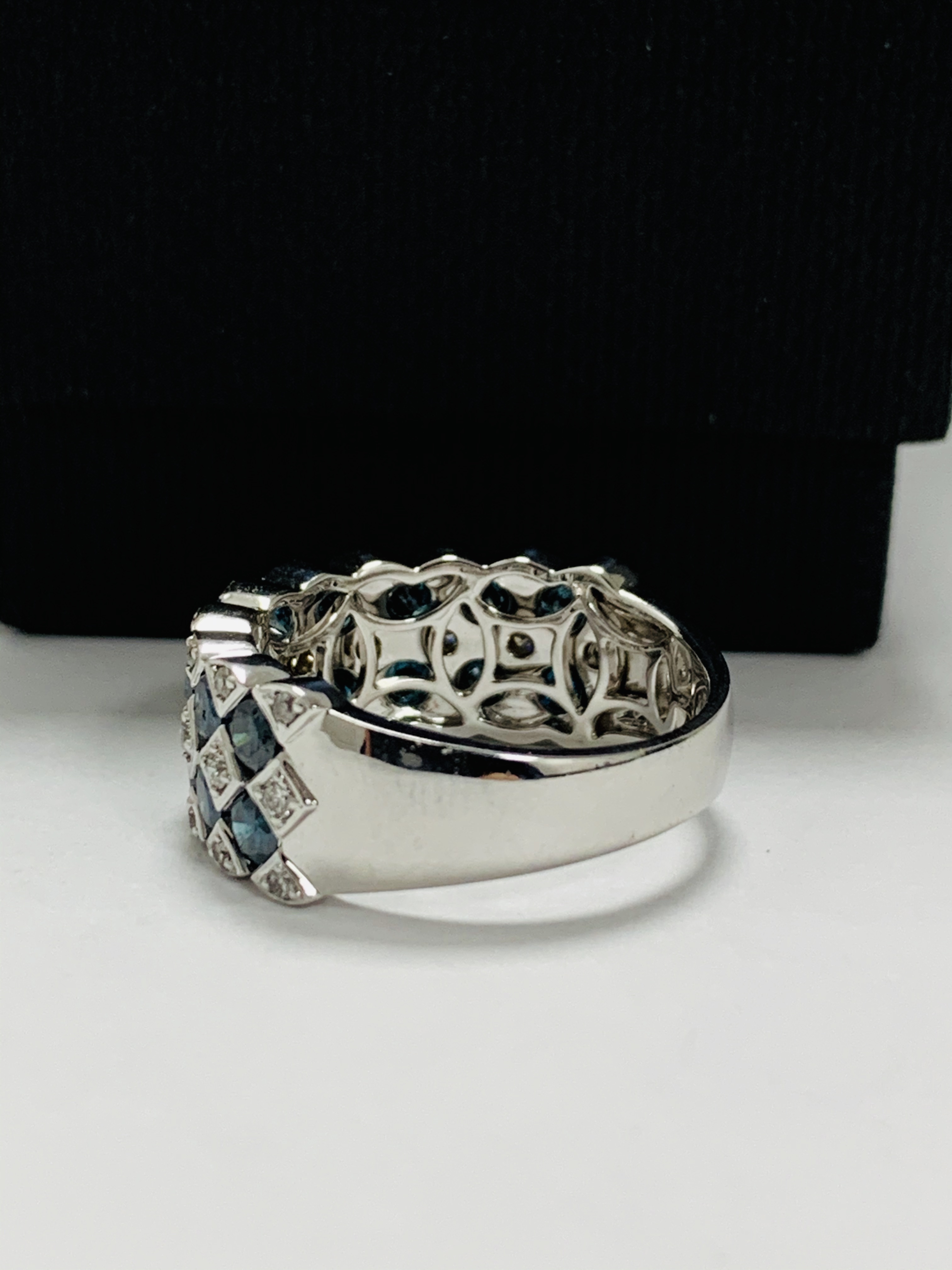 14ct White Gold Diamond ring featuring, 18 round brilliant cut, blue Diamonds (1.88ct TDW), channel - Image 5 of 13