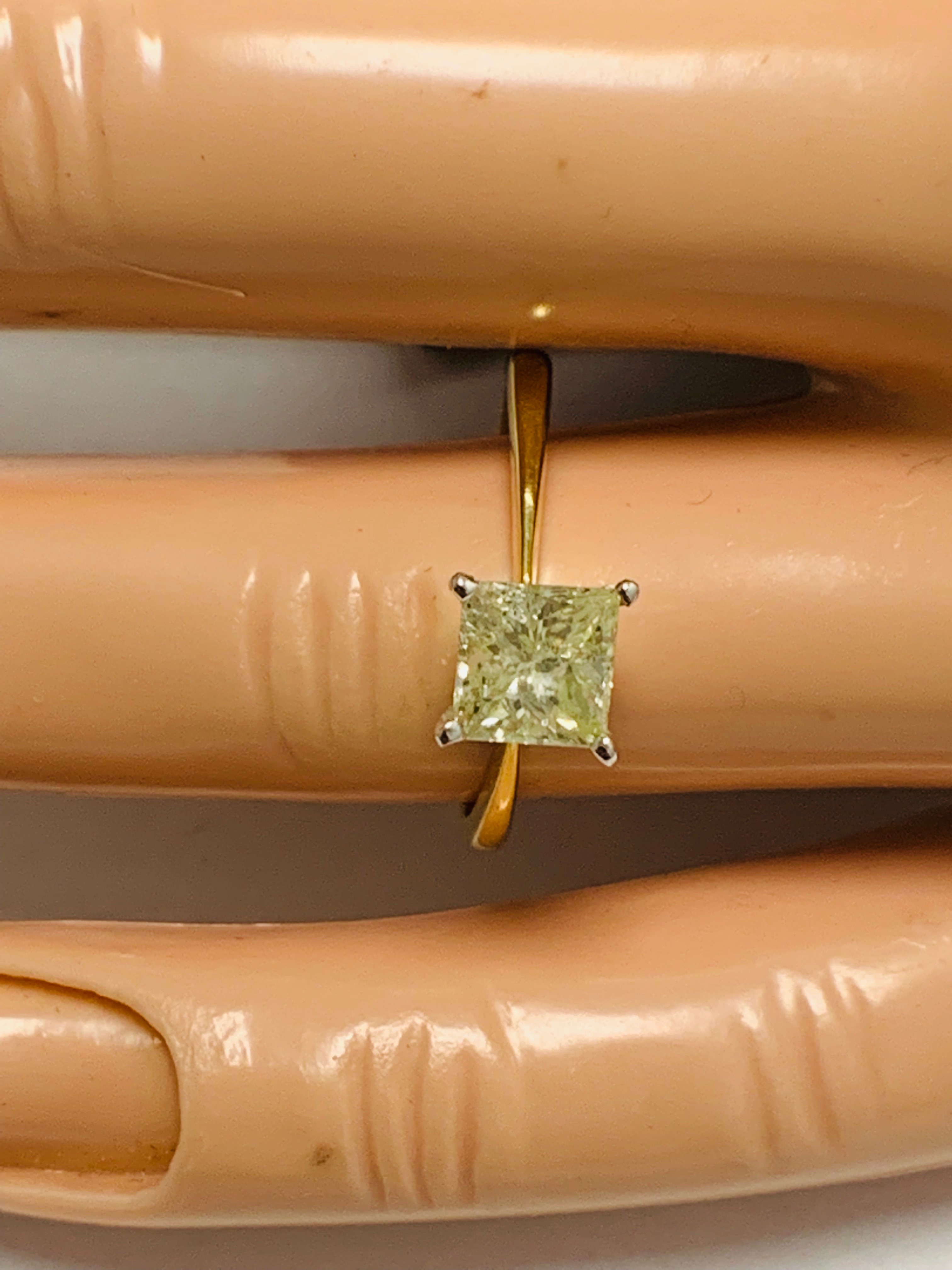 18ct Princess Cut natural diamond solitaire ring - Image 10 of 10