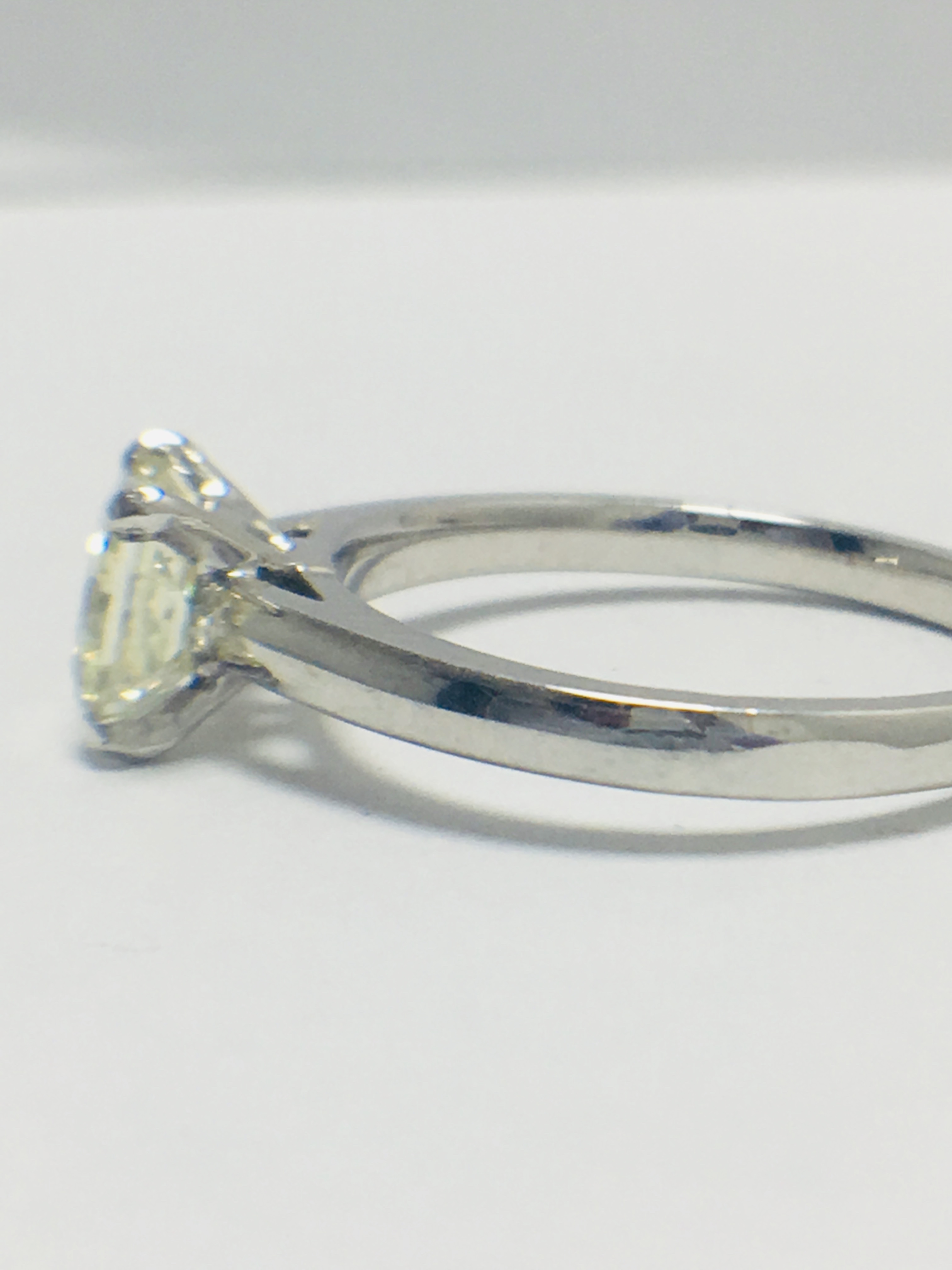 1ct platinum Diamond solitaire ring - Image 2 of 8