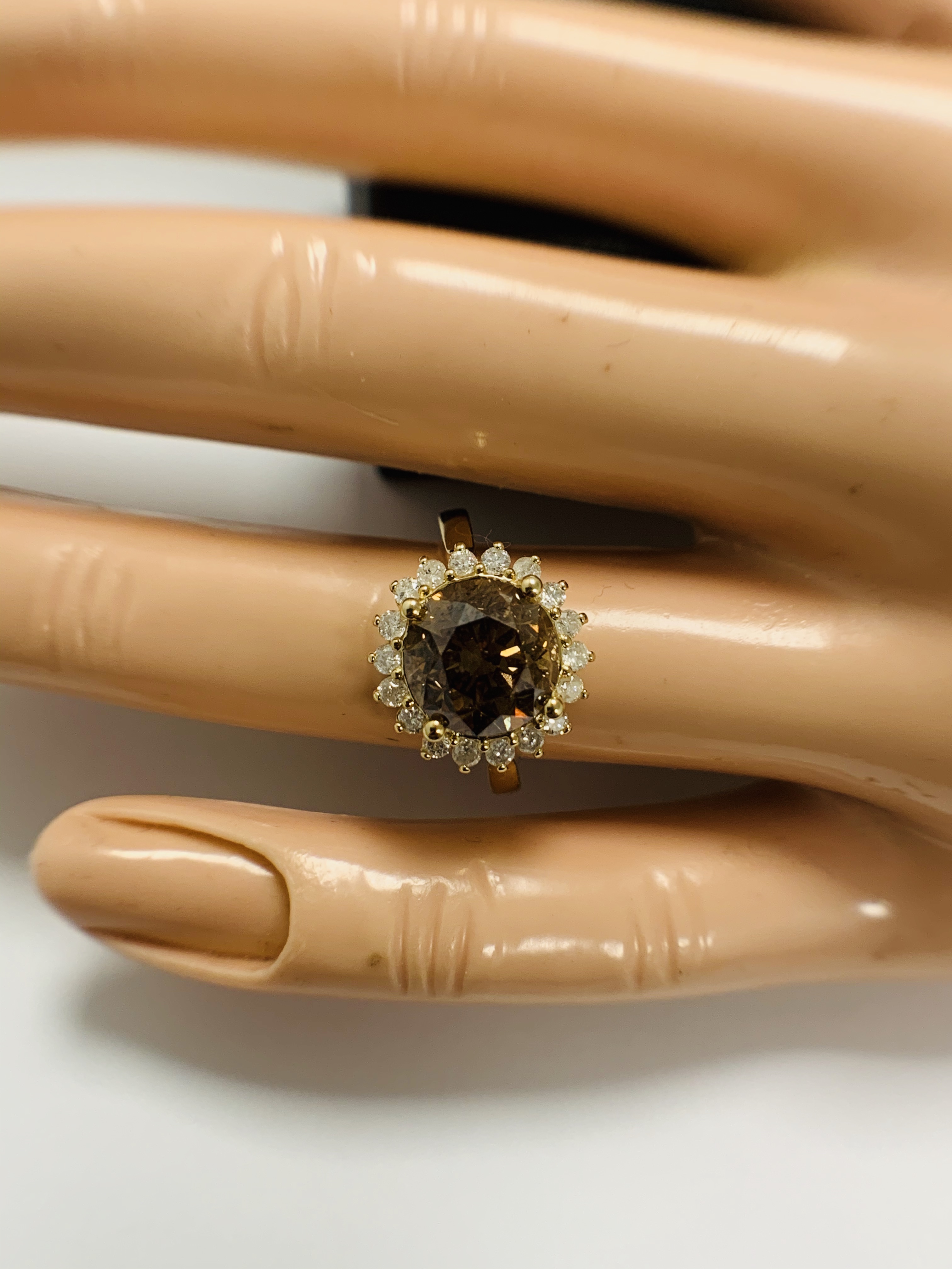 14ct Yellow Gold Diamond ring featuring centre, round brilliant cut, cognac Diamond (3.10ct), claw s - Image 10 of 11