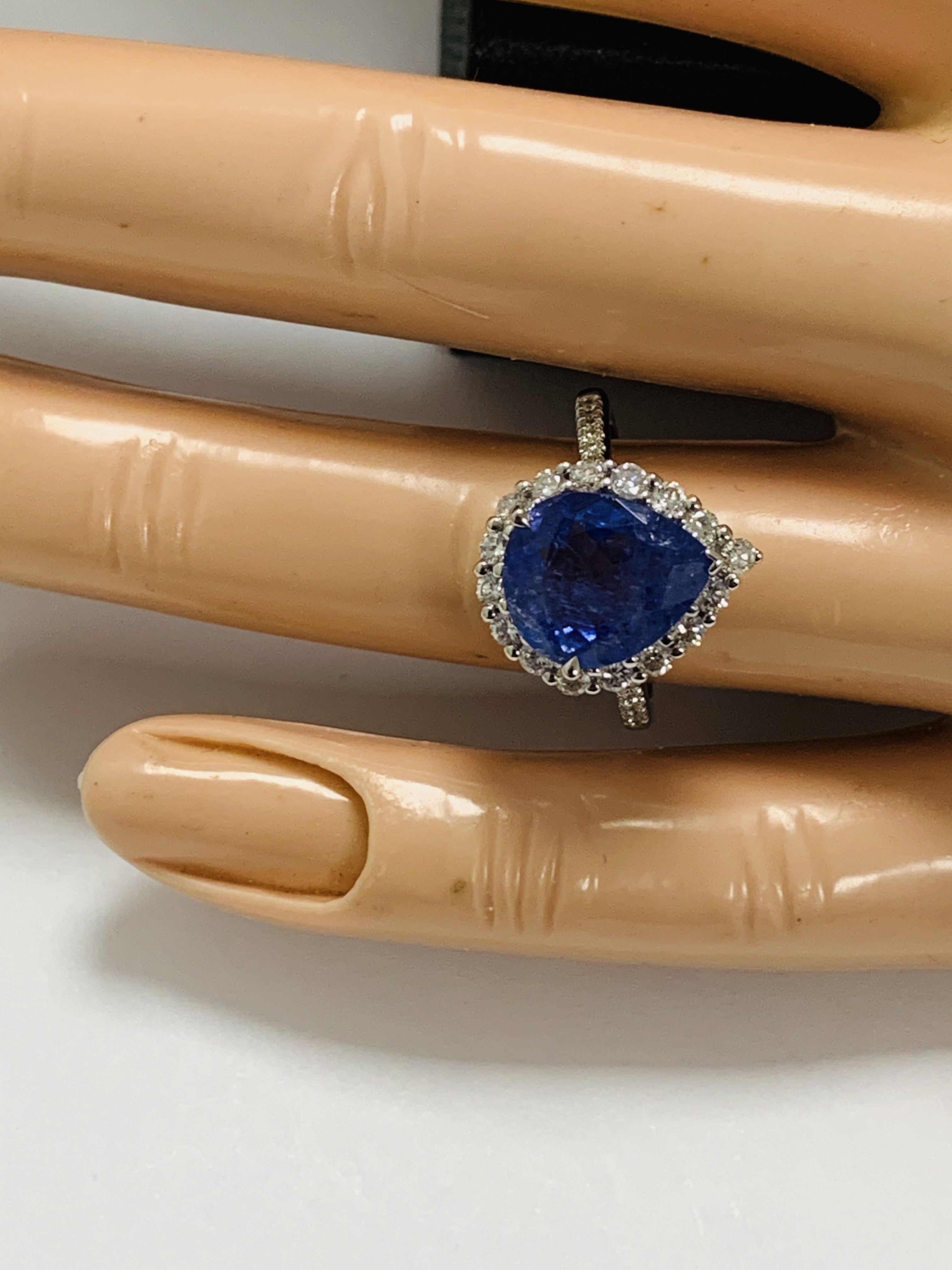 14ct White Gold Tanzanite and Diamond ring featuring, pear cut Tanzanite (4.17ct), claw set, with 28 - Image 11 of 13