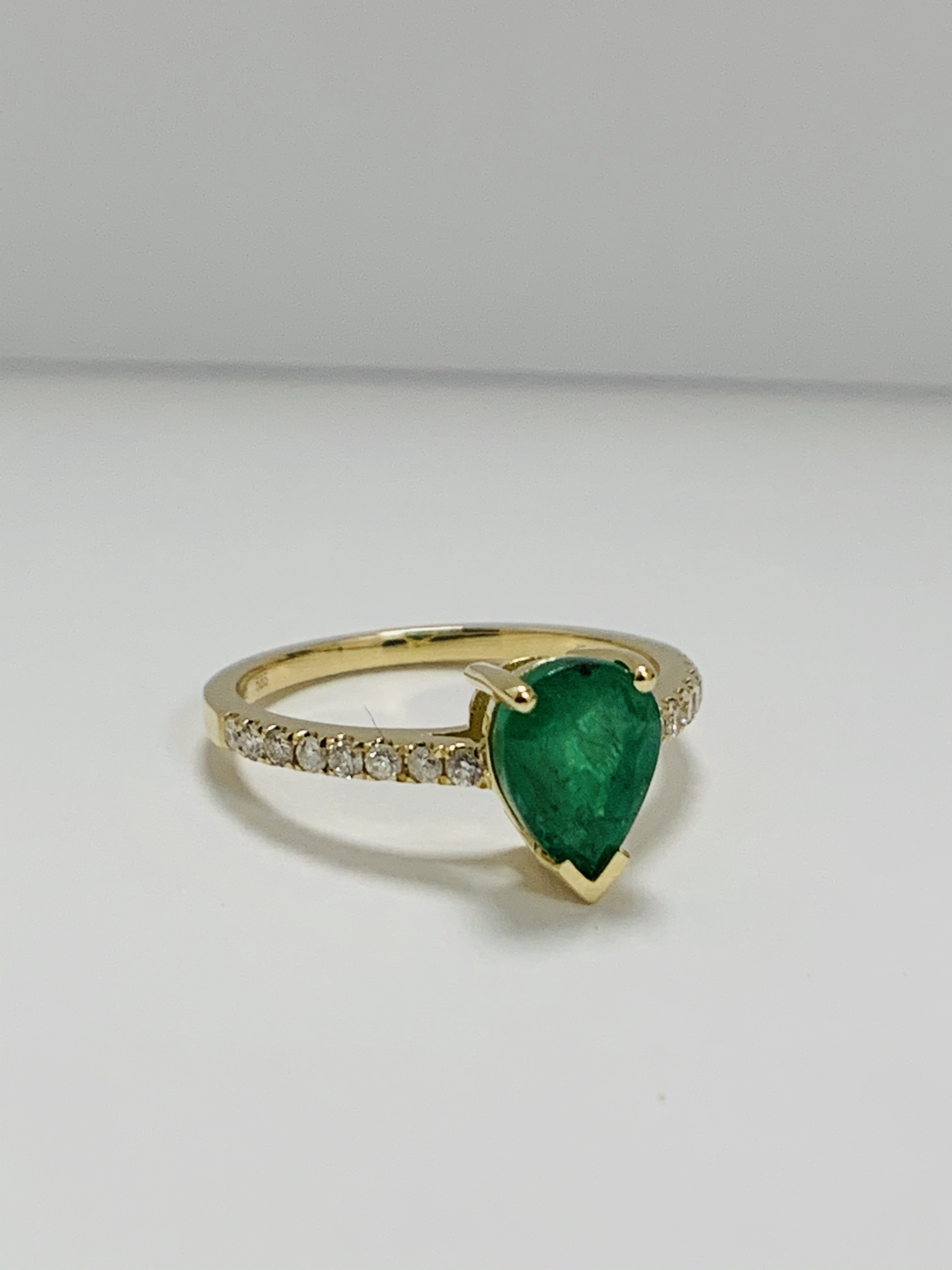 14ct Yellow Gold Emerald and Diamond ring featuring centre, pear cut, medium green Emerald (1.23ct), - Image 6 of 10