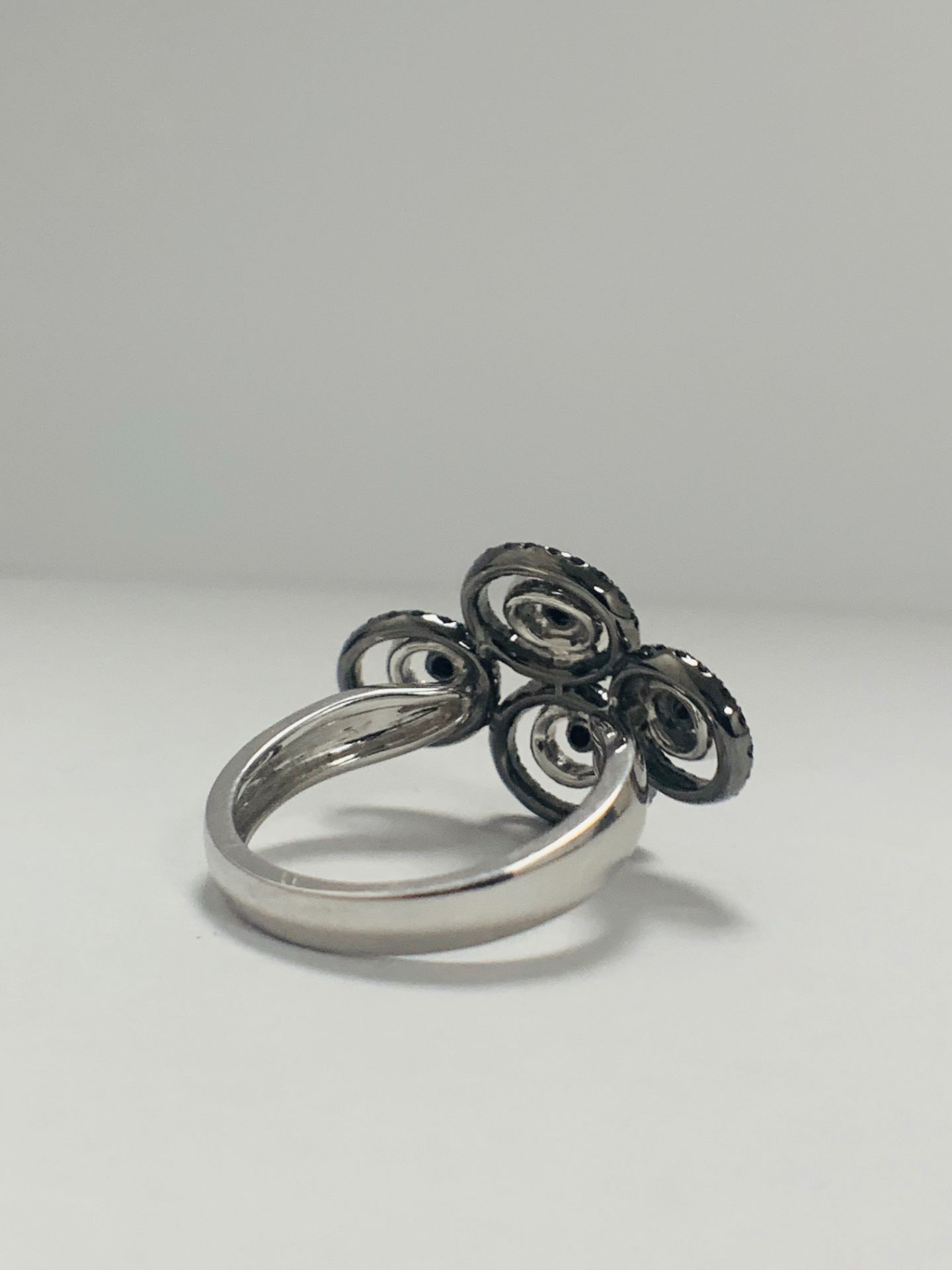 18ct White Gold Diamond ring featuring 80 round cut, black Diamonds (0.61ct TBDW) - Image 5 of 12