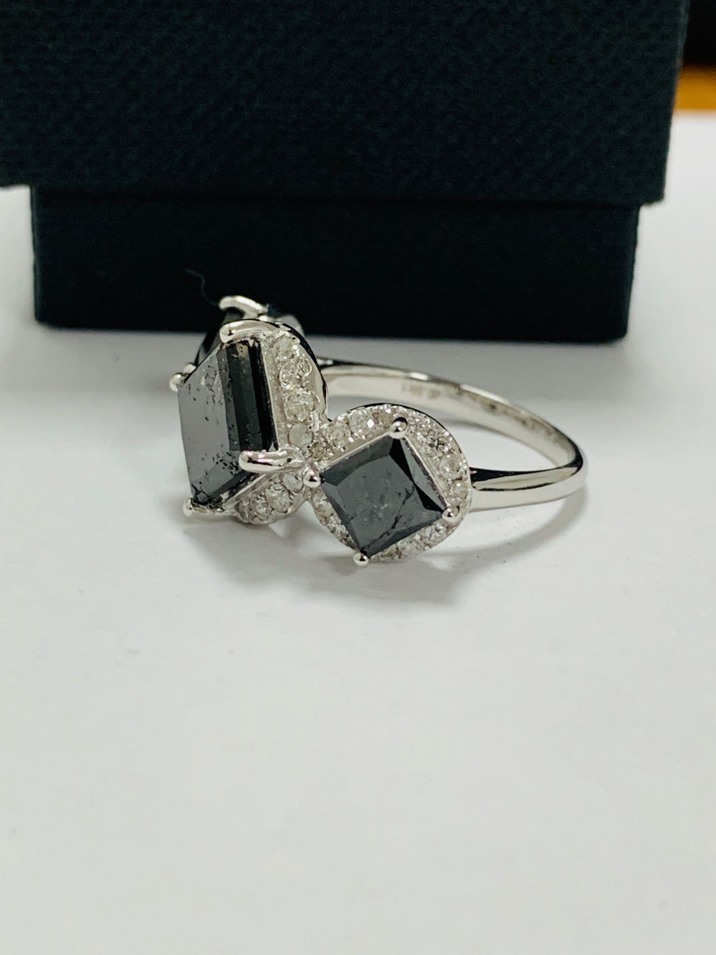 14ct white gold black diamond trilogy ring. - Image 3 of 14