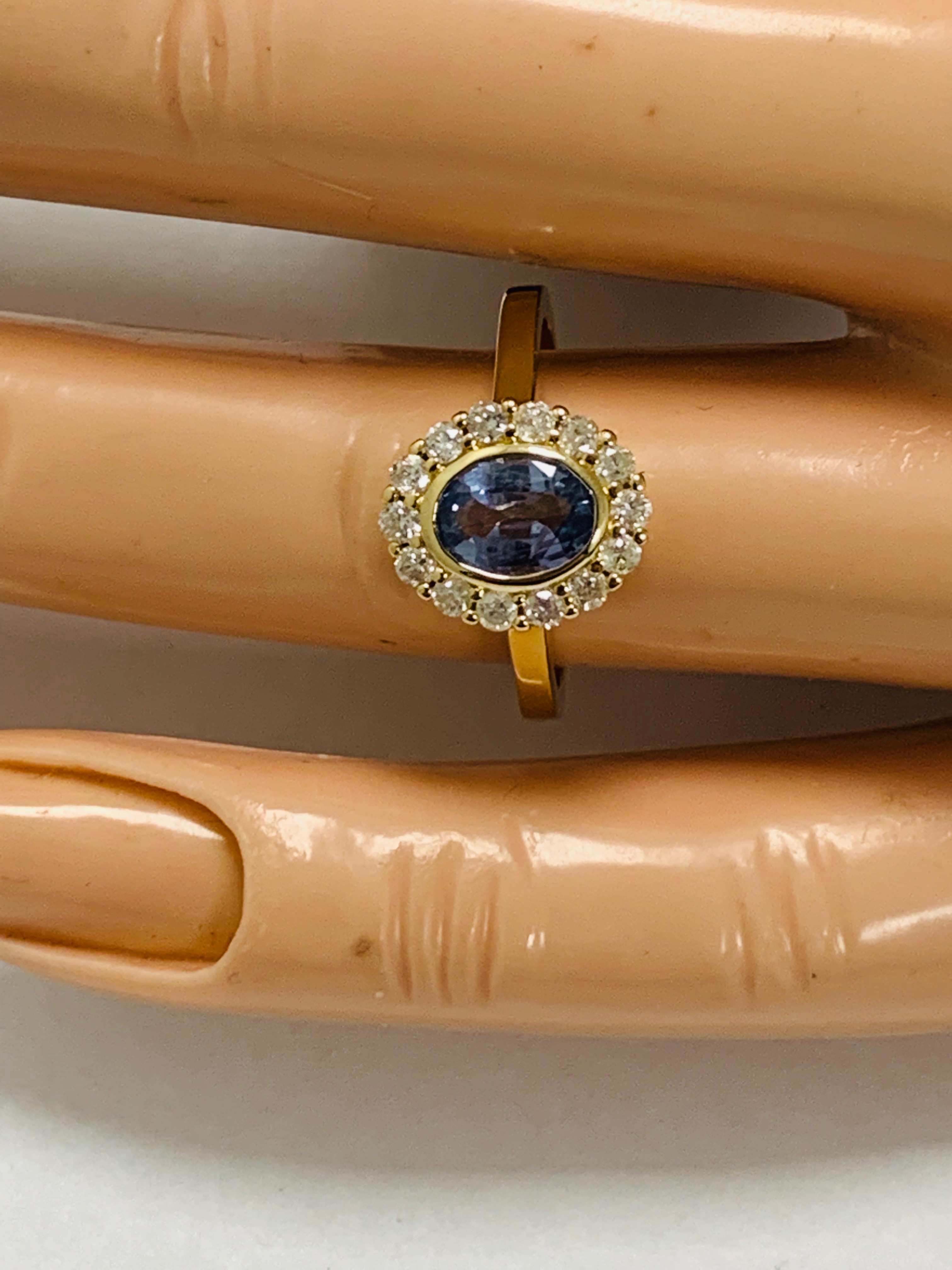 14ct yellow gold sapphire and diamond ring. - Image 10 of 11