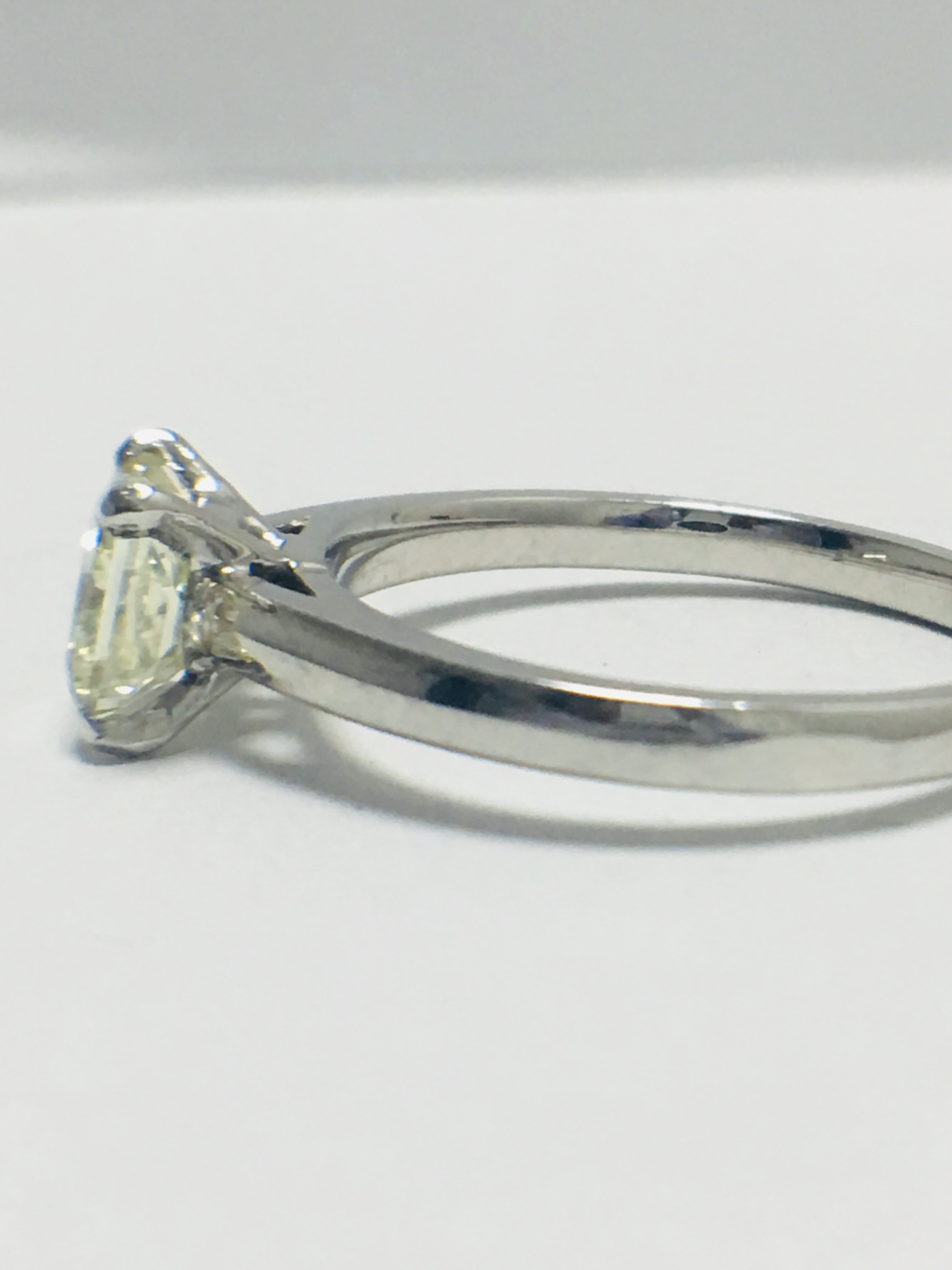 1ct platinum Diamond solitaire ring - Image 3 of 8