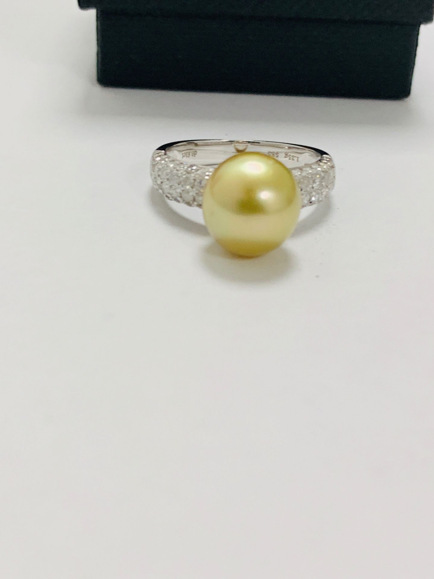 14ct white gold pearl & diamond ring. - Image 3 of 13