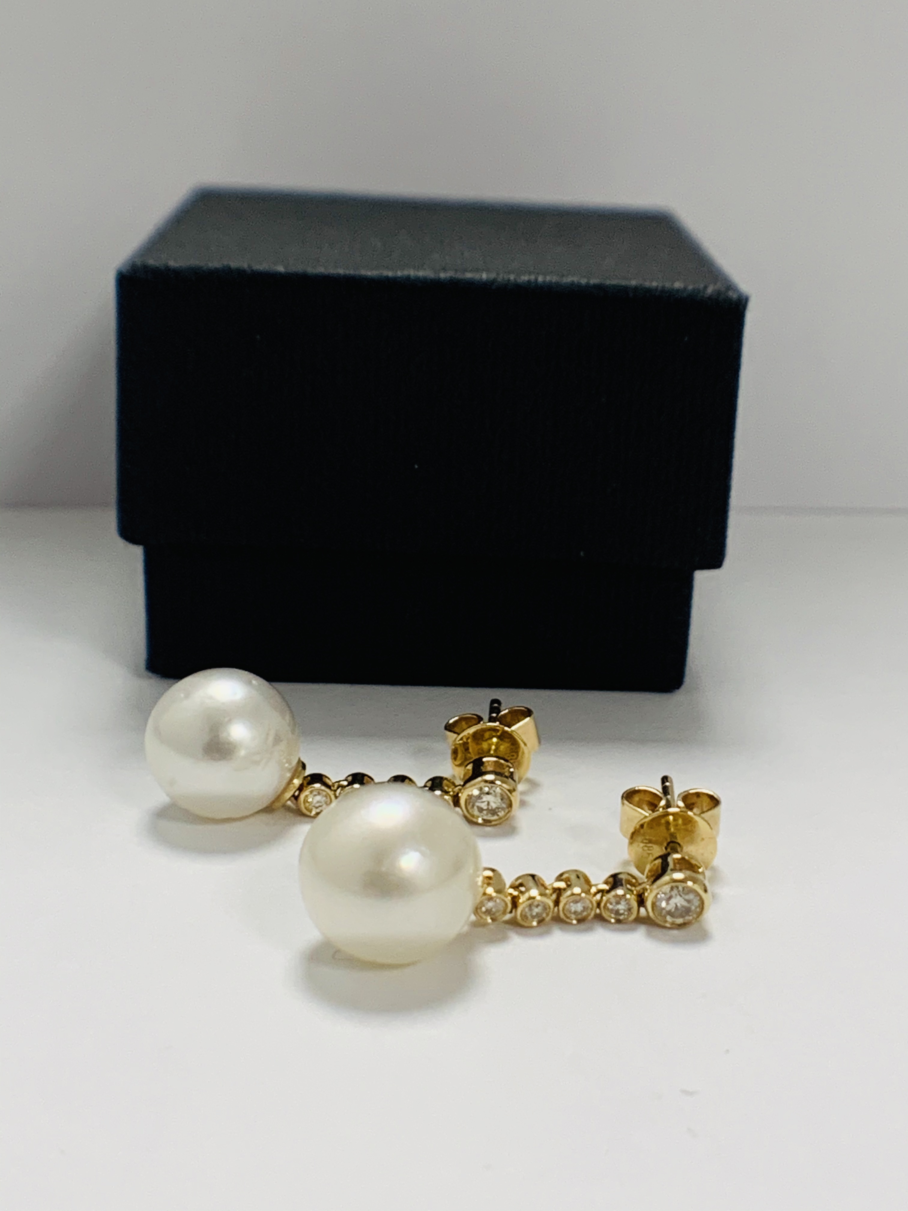 14ct Yellow Gold Pearl and Diamond earrings featuring, 2 white Pearls, with 8 round brilliant cut Di - Image 2 of 16