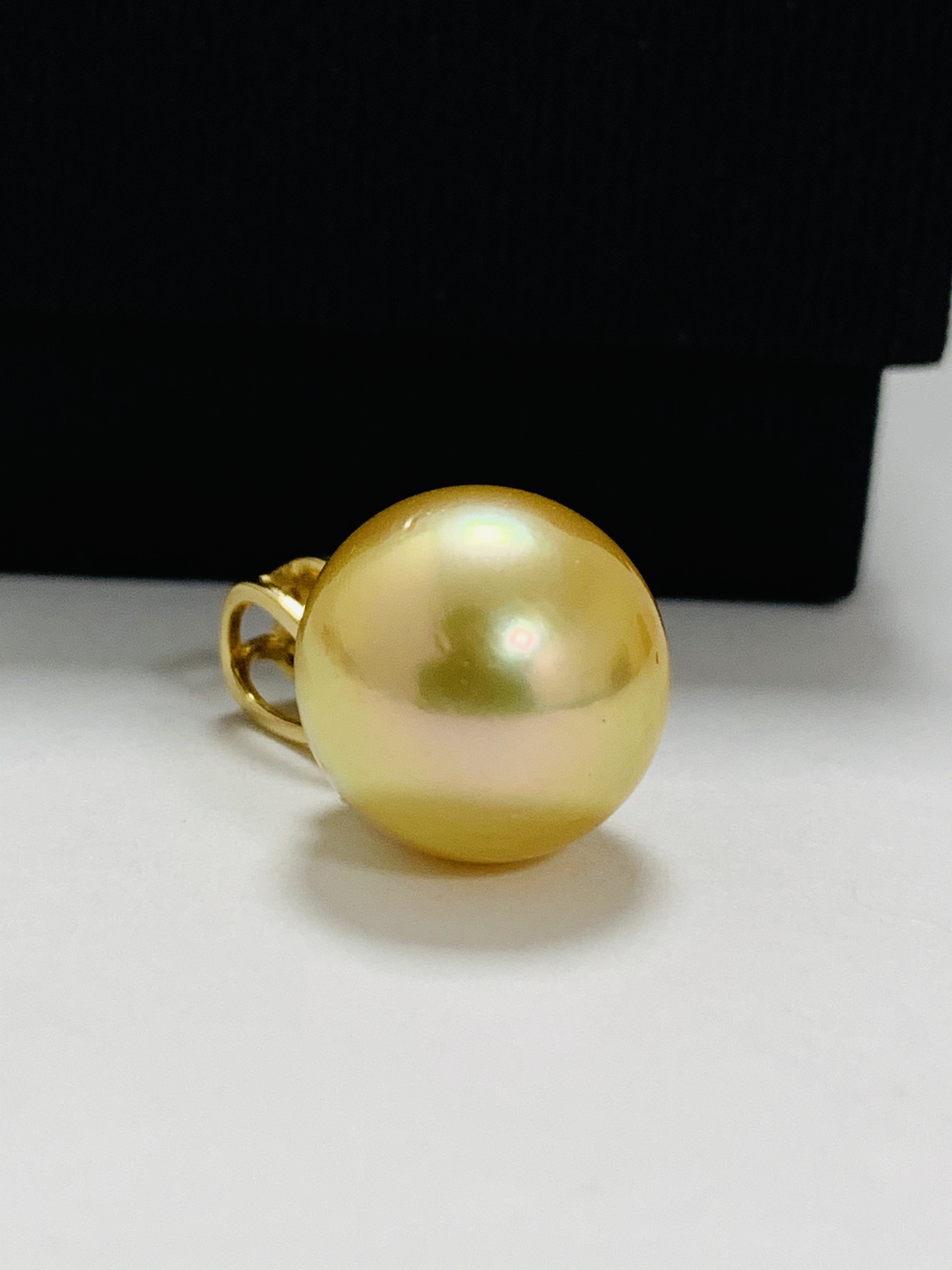 14ct Yellow Gold Pearl and Diamond pendant featuring, golden South Sea Pearl, with 13 round brillian - Image 5 of 7