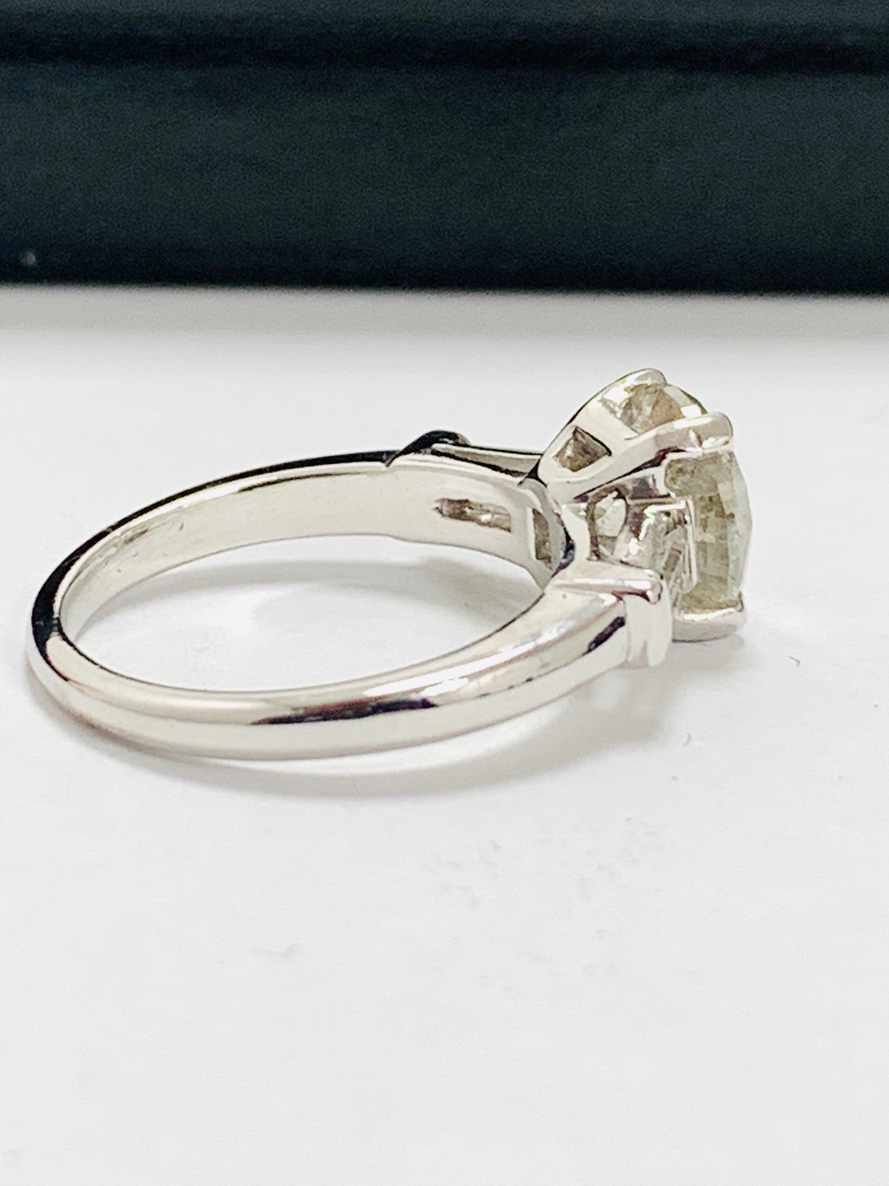 platinum diamond ring featuring - Image 6 of 12