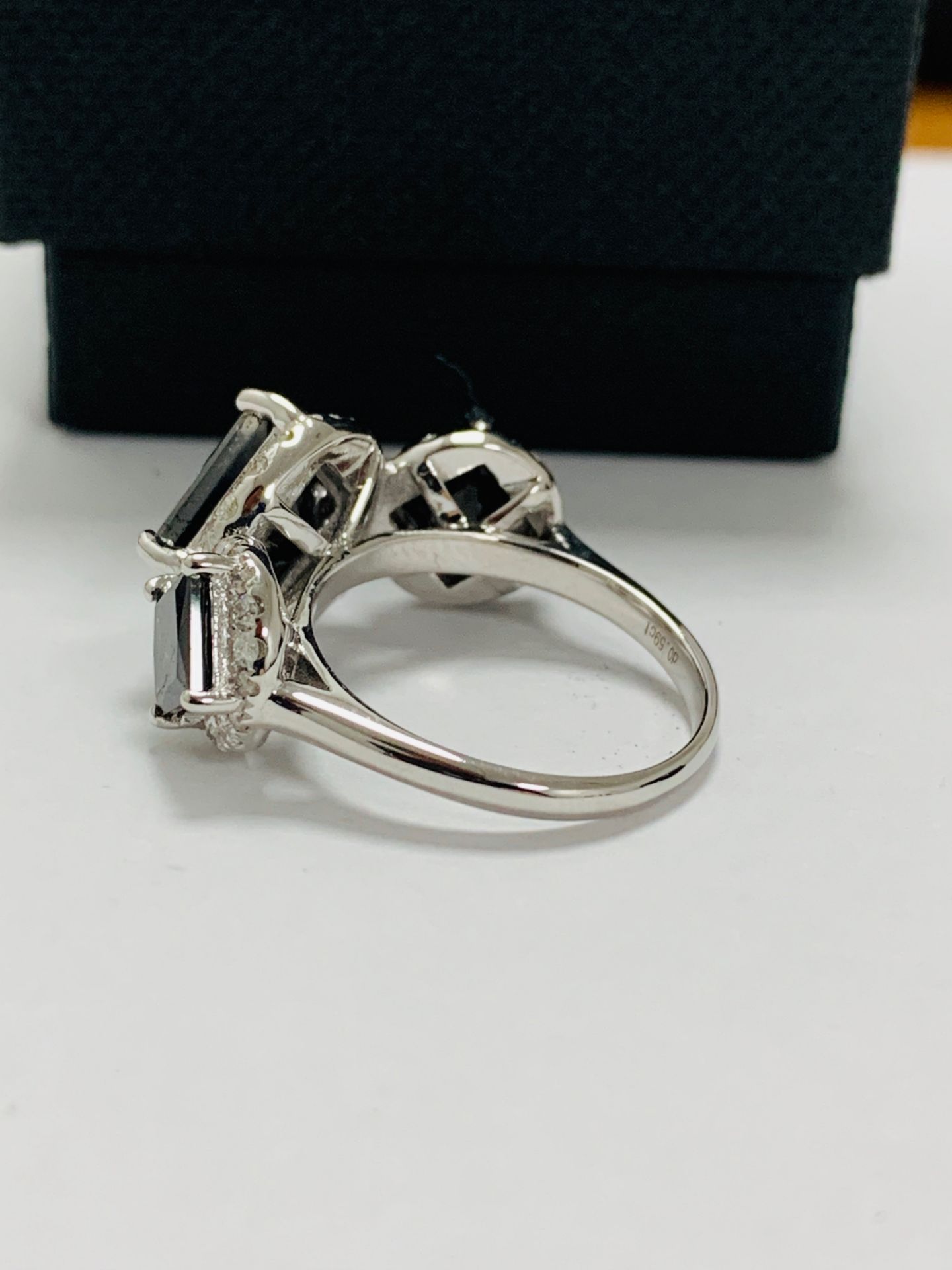 14ct white gold black diamond trilogy ring. - Image 6 of 14